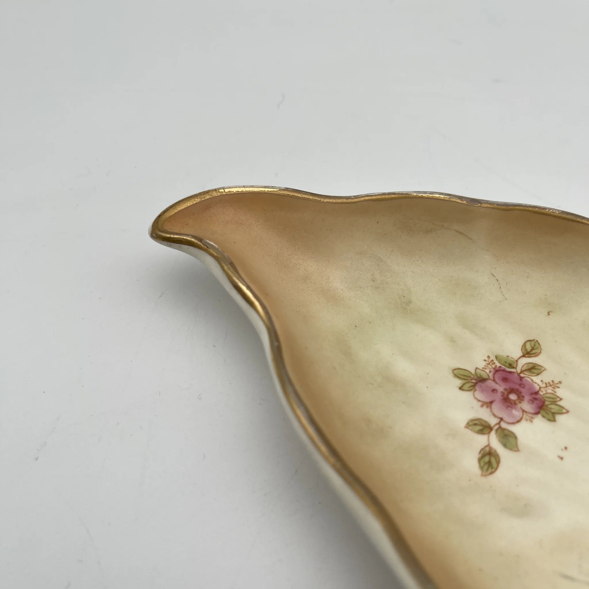 【アンティーク】 リーフ型サービングプレート (大皿) / Crown Devon (クラウンデボン) / Spring / 1910-1920年代 / 陶器 / イギリス / 銅板転写, 手彩色 金彩