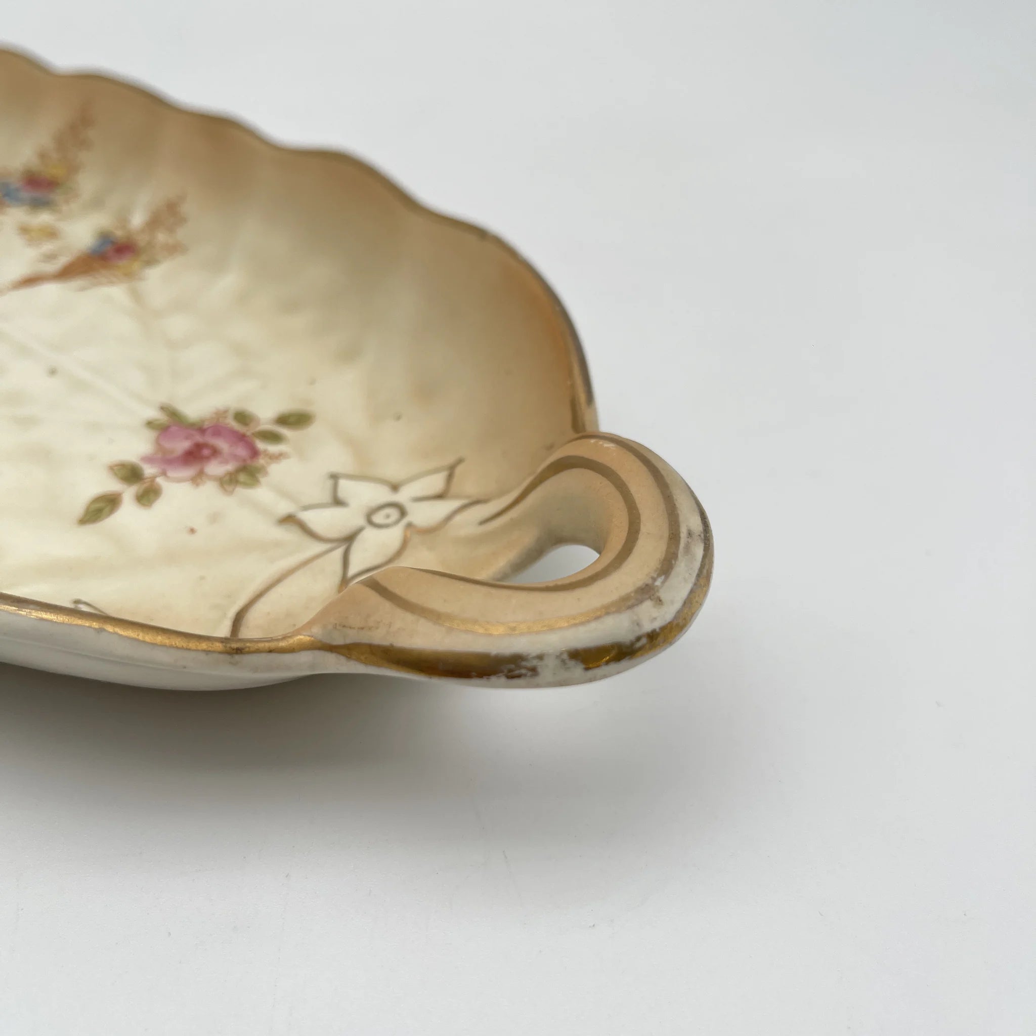 【アンティーク】 リーフ型サービングプレート (大皿) / Crown Devon (クラウンデボン) / Spring / 1910-1920年代 / 陶器 / イギリス / 銅板転写, 手彩色 金彩