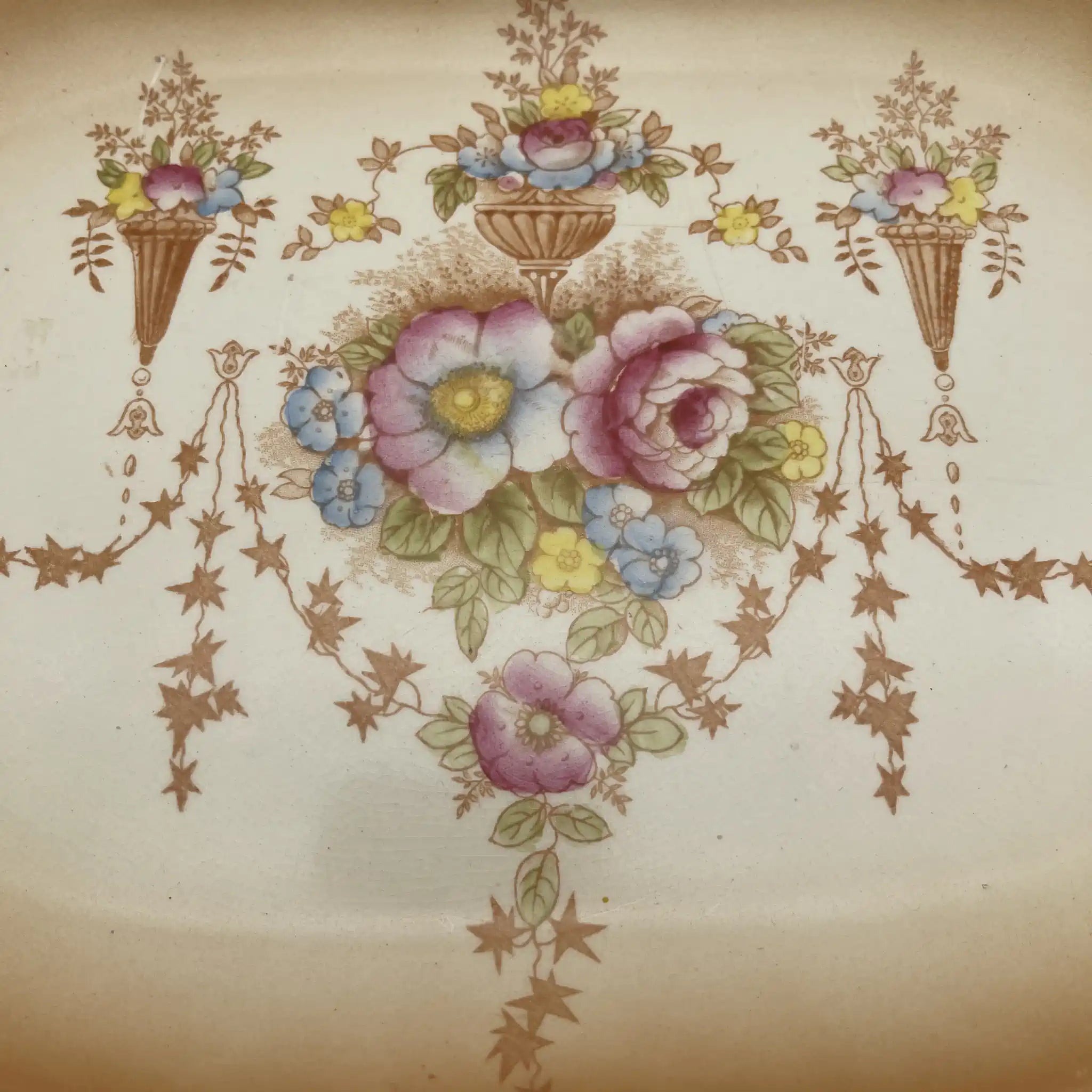 【アンティーク】 サービングプレート (大皿) / Crown Devon (クラウンデボン) / Spring / 1910年代 / 陶器 / イギリス / 銅板転写, 手彩色 金彩