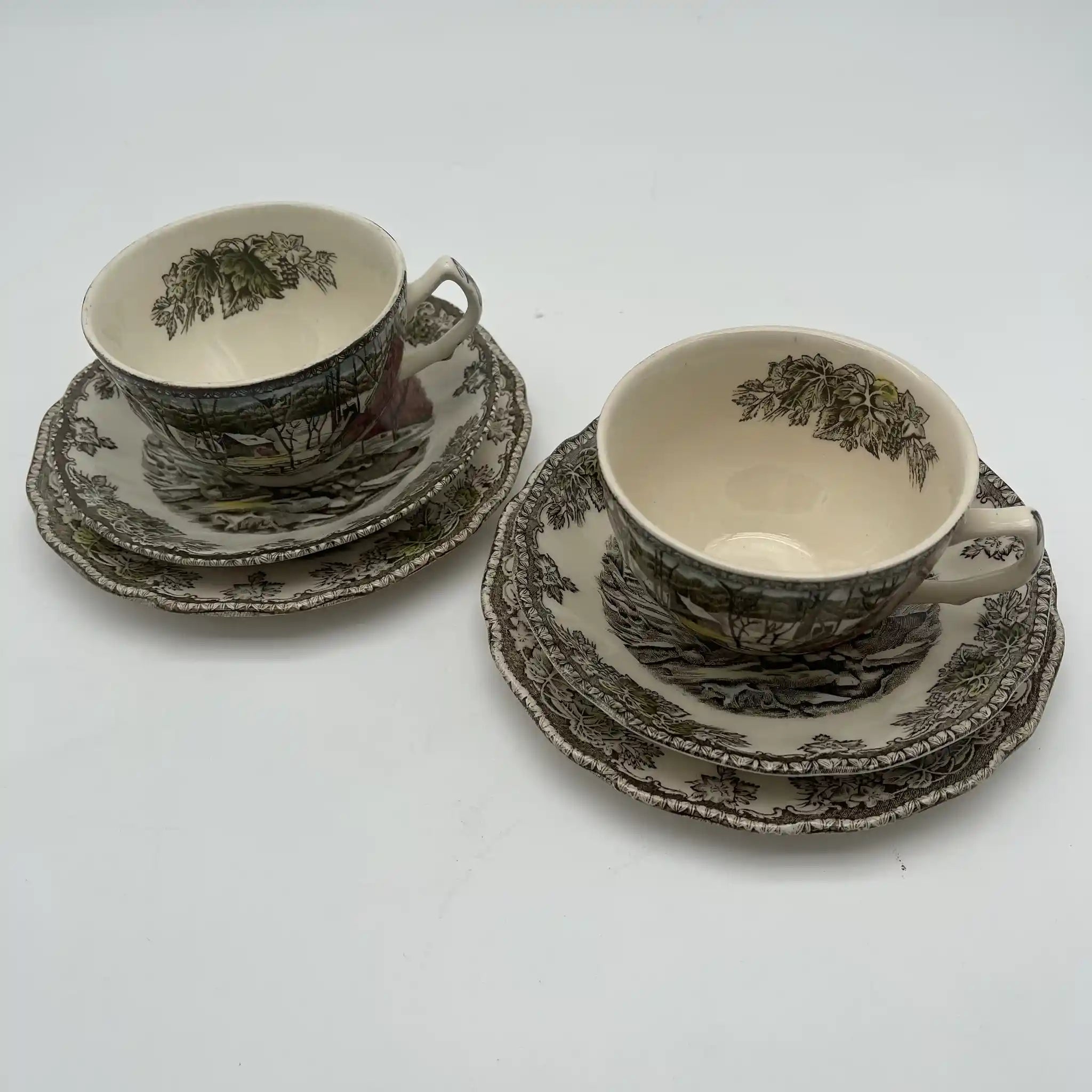 【ビンテージ】 トリオ (カップ＆ソーサー, プレート)2P / Johnson Brothers（ジョンソンブラザーズ) / The Friendly Village / The Ice House＆Sugar Maples / 推定1950-1970年代 / アイアンストーン / イギリス / 銅版転写,ハンドペイント