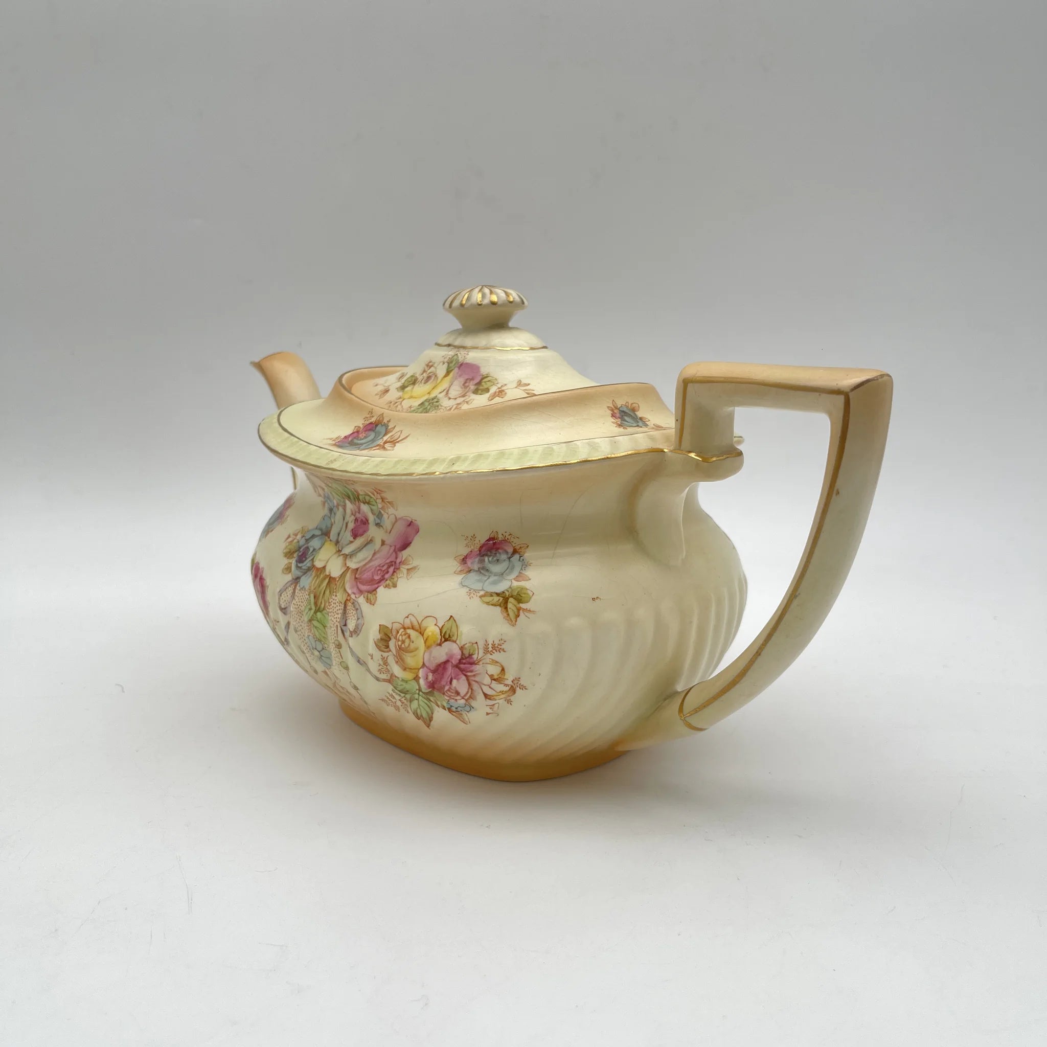 [Antique] Teapot / Crown Devon / Wye / 1910s / Pottery / England / Copper plate transfer, hand-colored gold