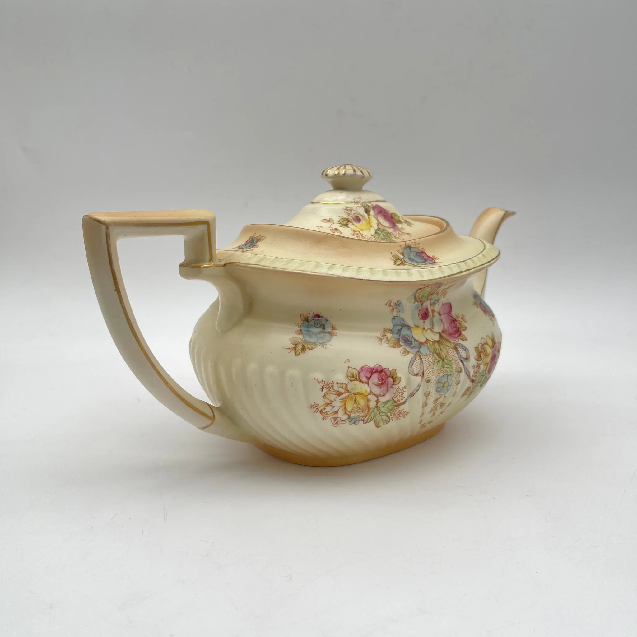 [Antique] Teapot / Crown Devon / Wye / 1910s / Pottery / England / Copper plate transfer, hand-colored gold