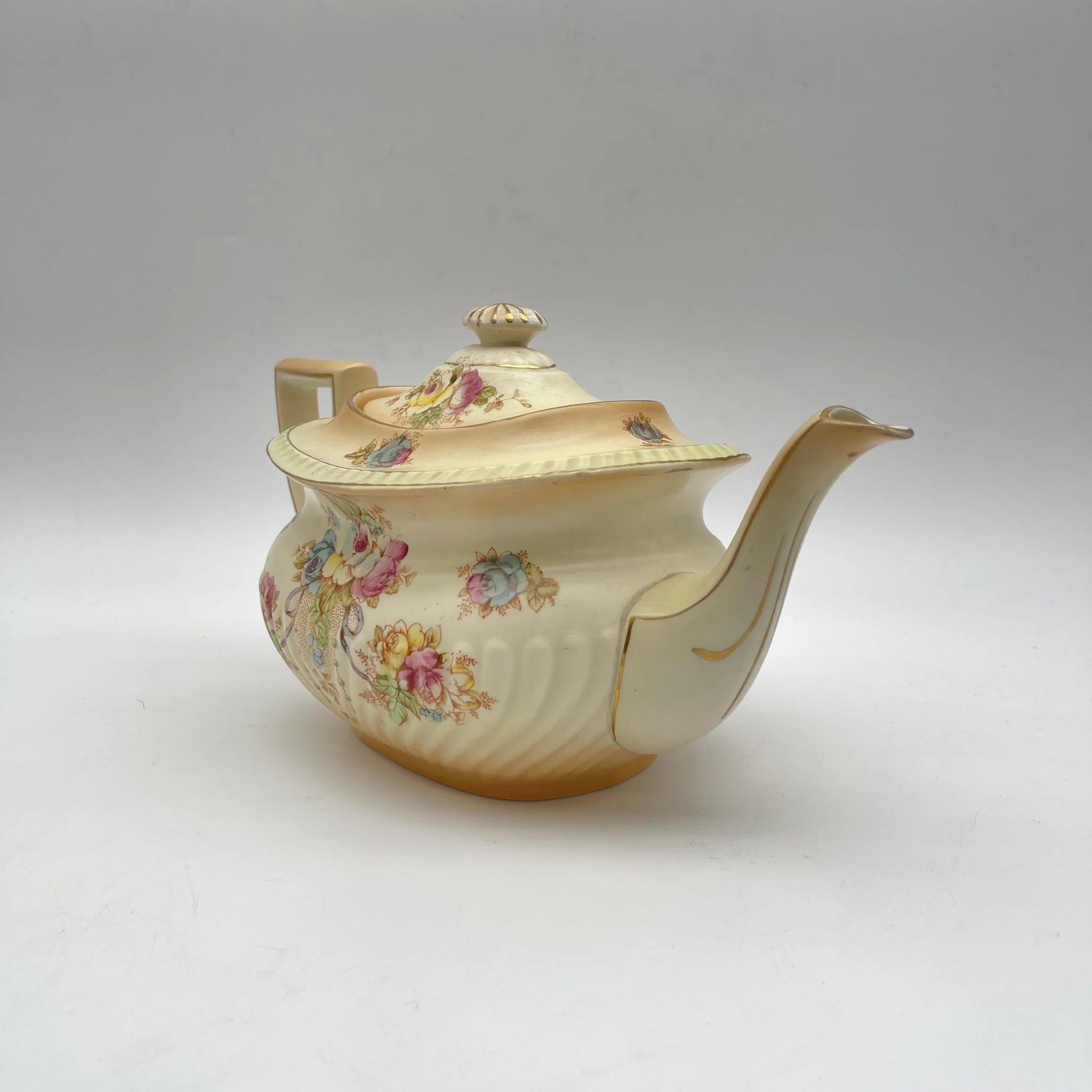 [Antique] Teapot / Crown Devon / Wye / 1910s / Pottery / England / Copper plate transfer, hand-colored gold