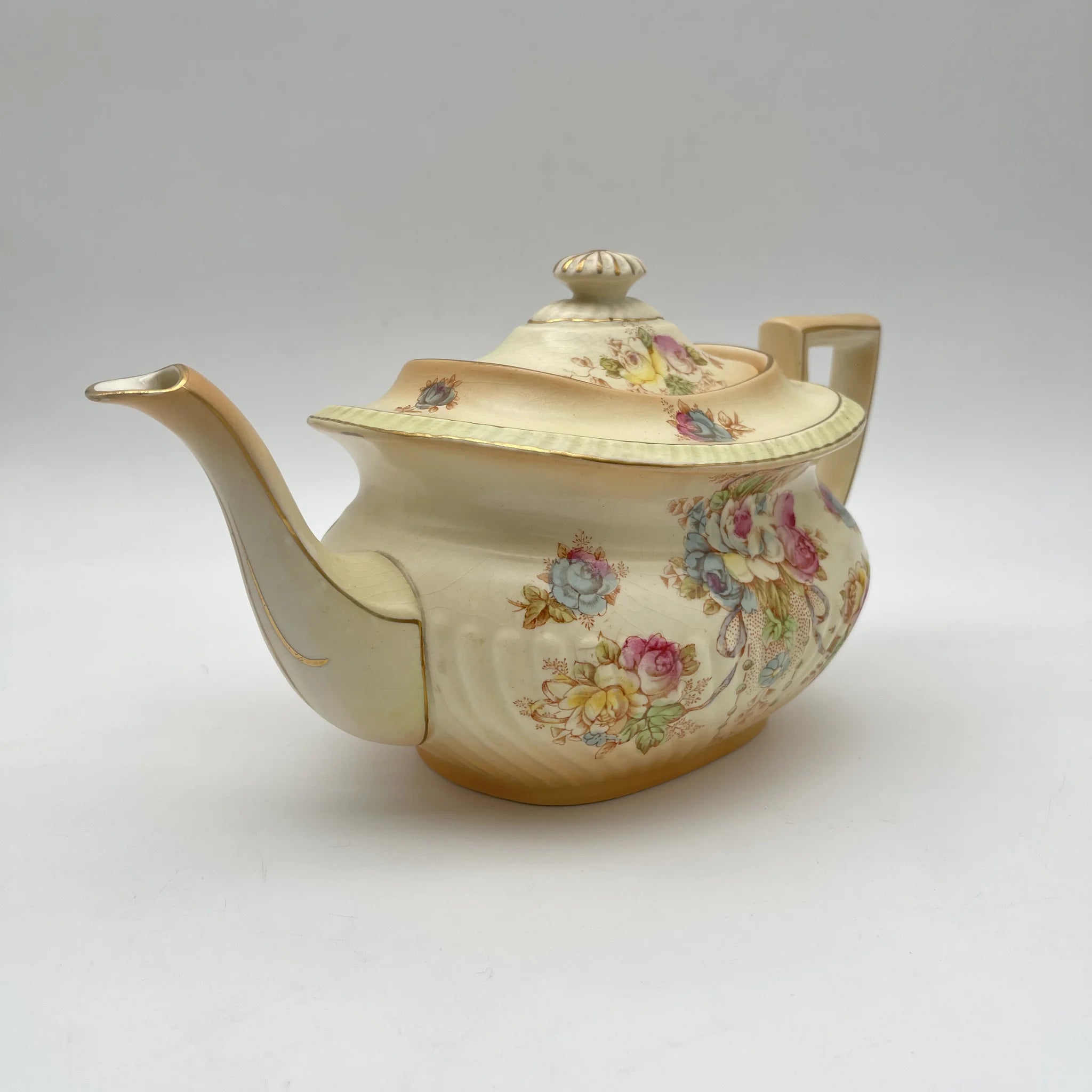 [Antique] Teapot / Crown Devon / Wye / 1910s / Pottery / England / Copper plate transfer, hand-colored gold
