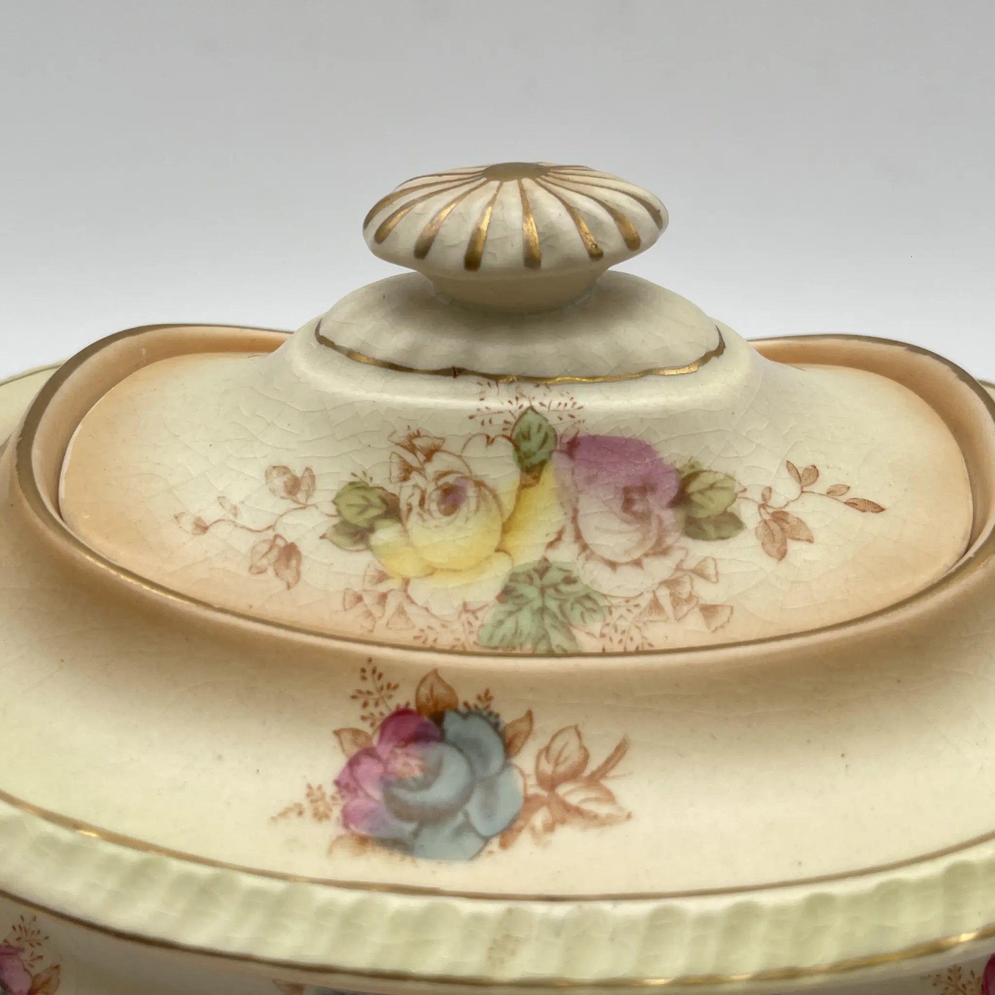 [Antique] Teapot / Crown Devon / Wye / 1910s / Pottery / England / Copper plate transfer, hand-colored gold