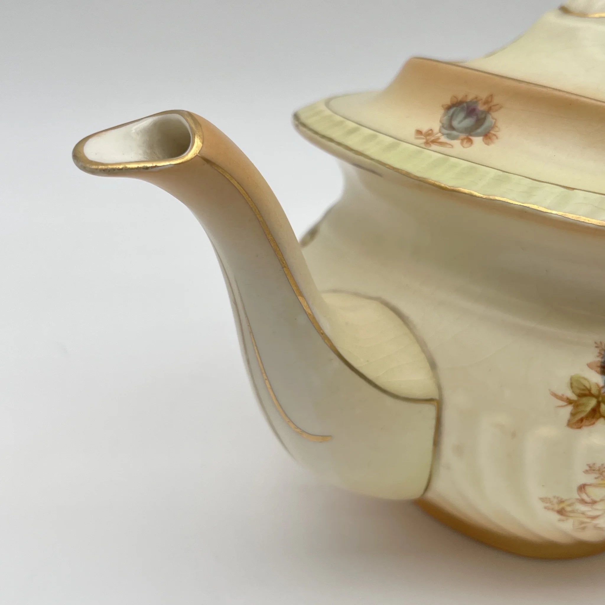 [Antique] Teapot / Crown Devon / Wye / 1910s / Pottery / England / Copper plate transfer, hand-colored gold