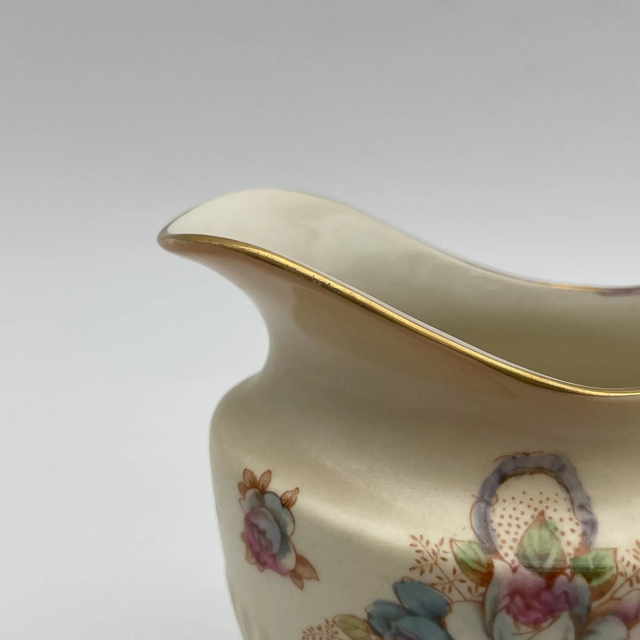 [Antique] Creamer (milk pitcher) / Crown Devon / Wye / 1910s / Pottery / England / Copper plate transfer, hand-colored gold