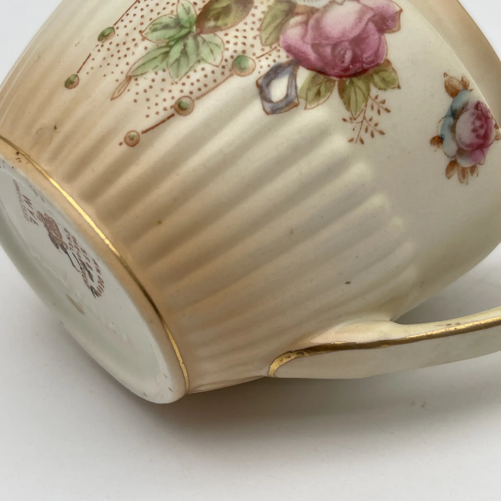 [Antique] Creamer (milk pitcher) / Crown Devon / Wye / 1910s / Pottery / England / Copper plate transfer, hand-colored gold