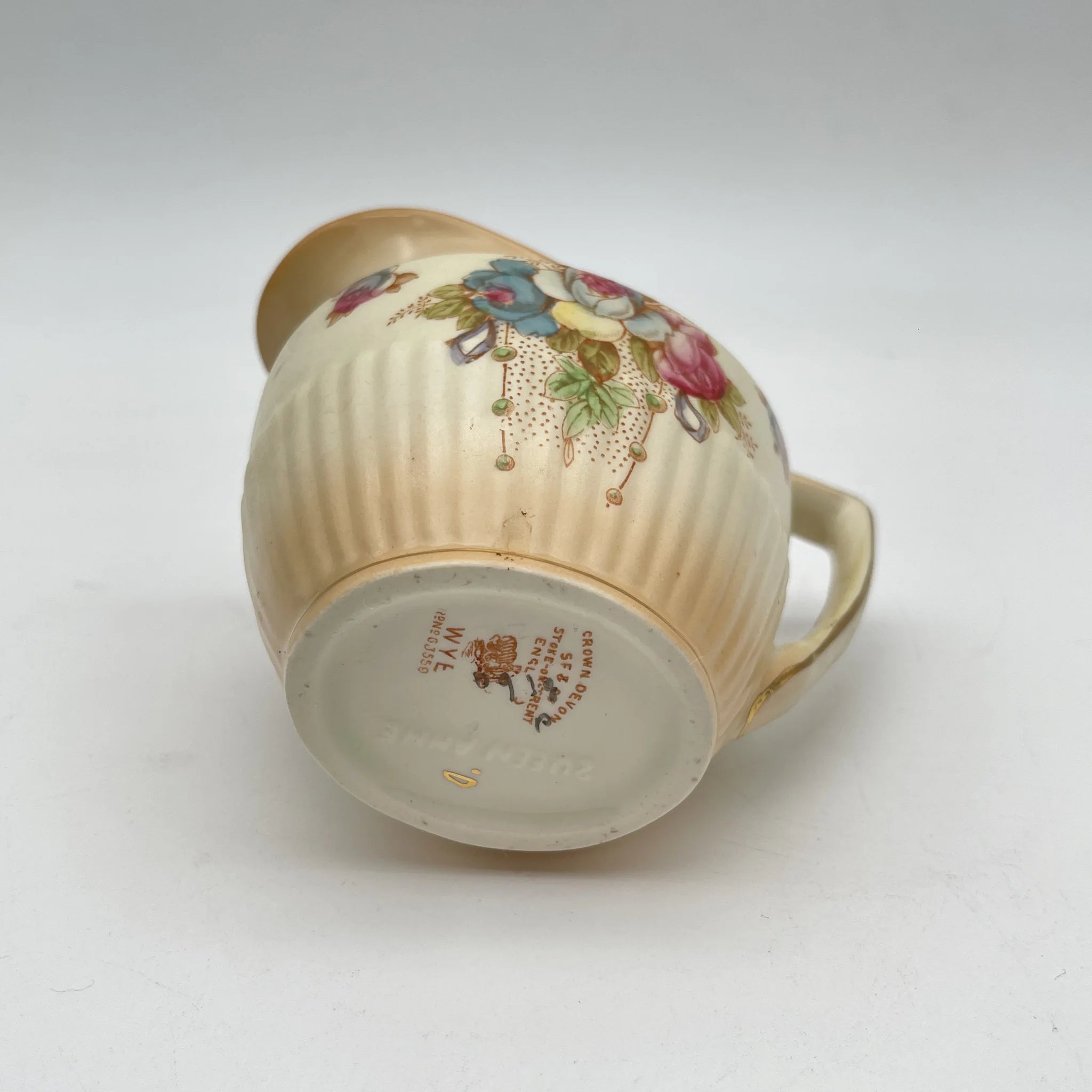 [Antique] Creamer (milk pitcher) / Crown Devon / Wye / 1910s / Pottery / England / Copper plate transfer, hand-colored gold