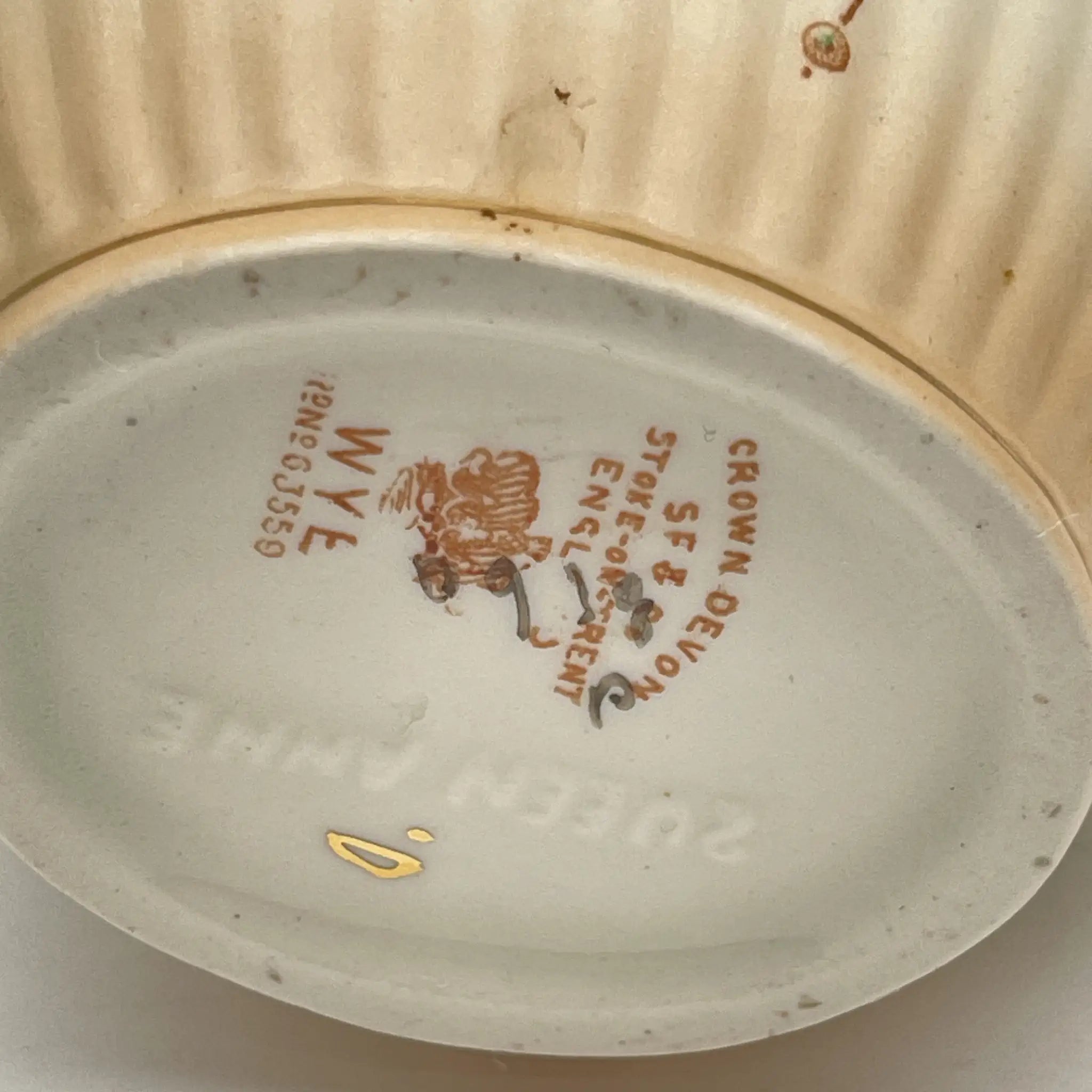 [Antique] Creamer (milk pitcher) / Crown Devon / Wye / 1910s / Pottery / England / Copper plate transfer, hand-colored gold