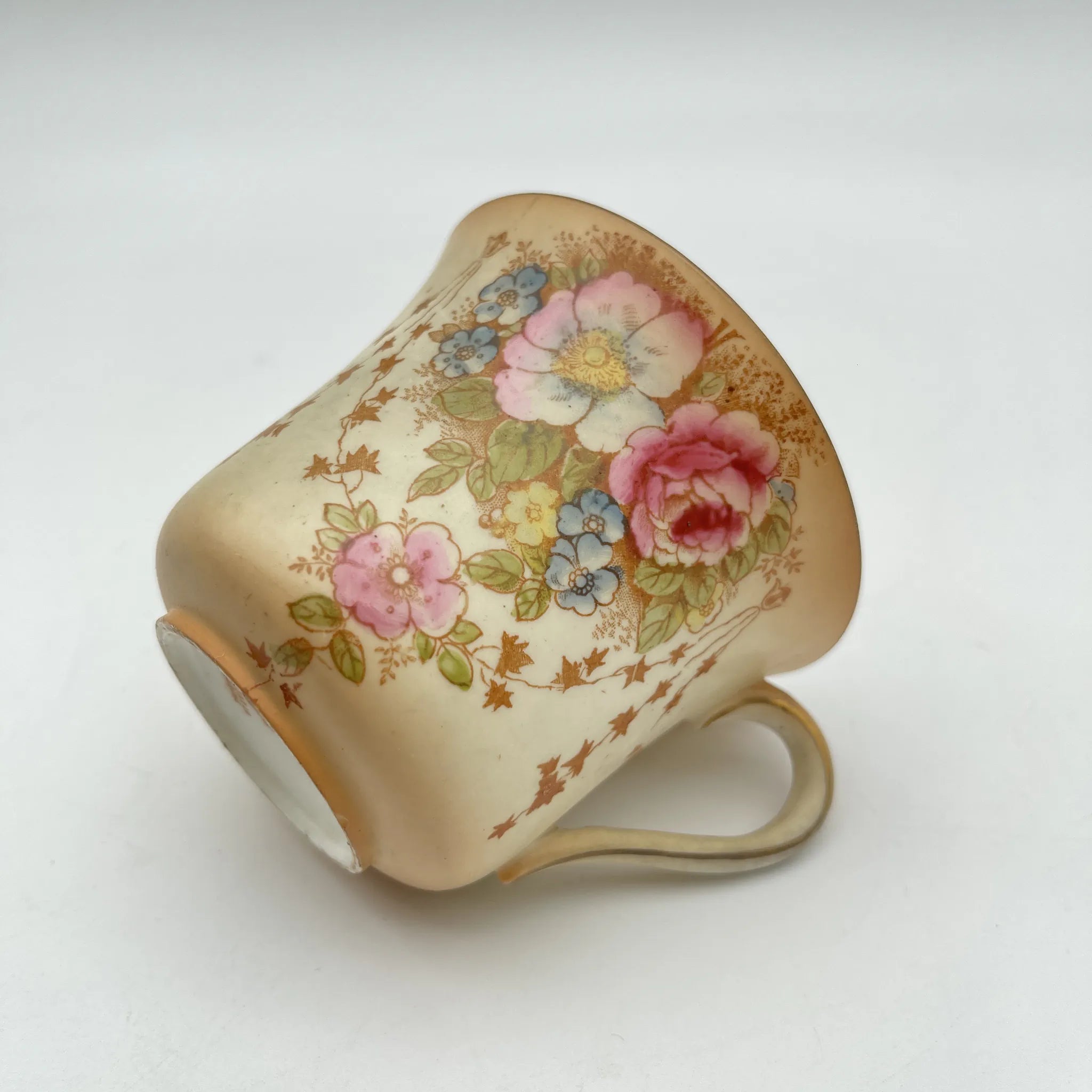 [Antique] Tea cup / Crown Devon / Spring / 1910s / Pottery / England / Copper plate transfer, hand-colored gold