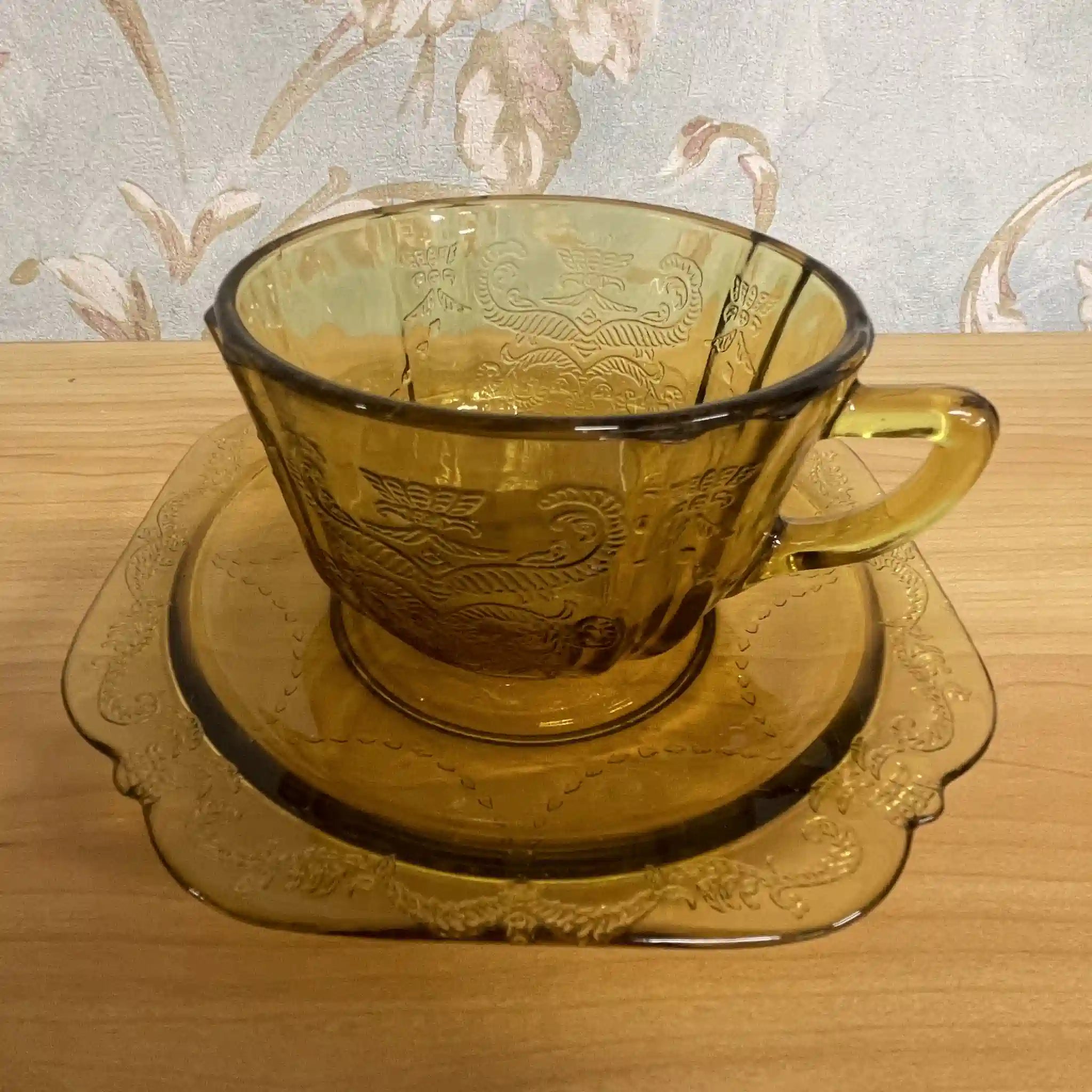 【ビンテージ】 カップ＆ソーサー / Federal Glass (フェデラル・グラス) / Madrid / Recollection / 1976 / ガラス / アメリカ / デプレッショングラス, 型押し成型, アンバー