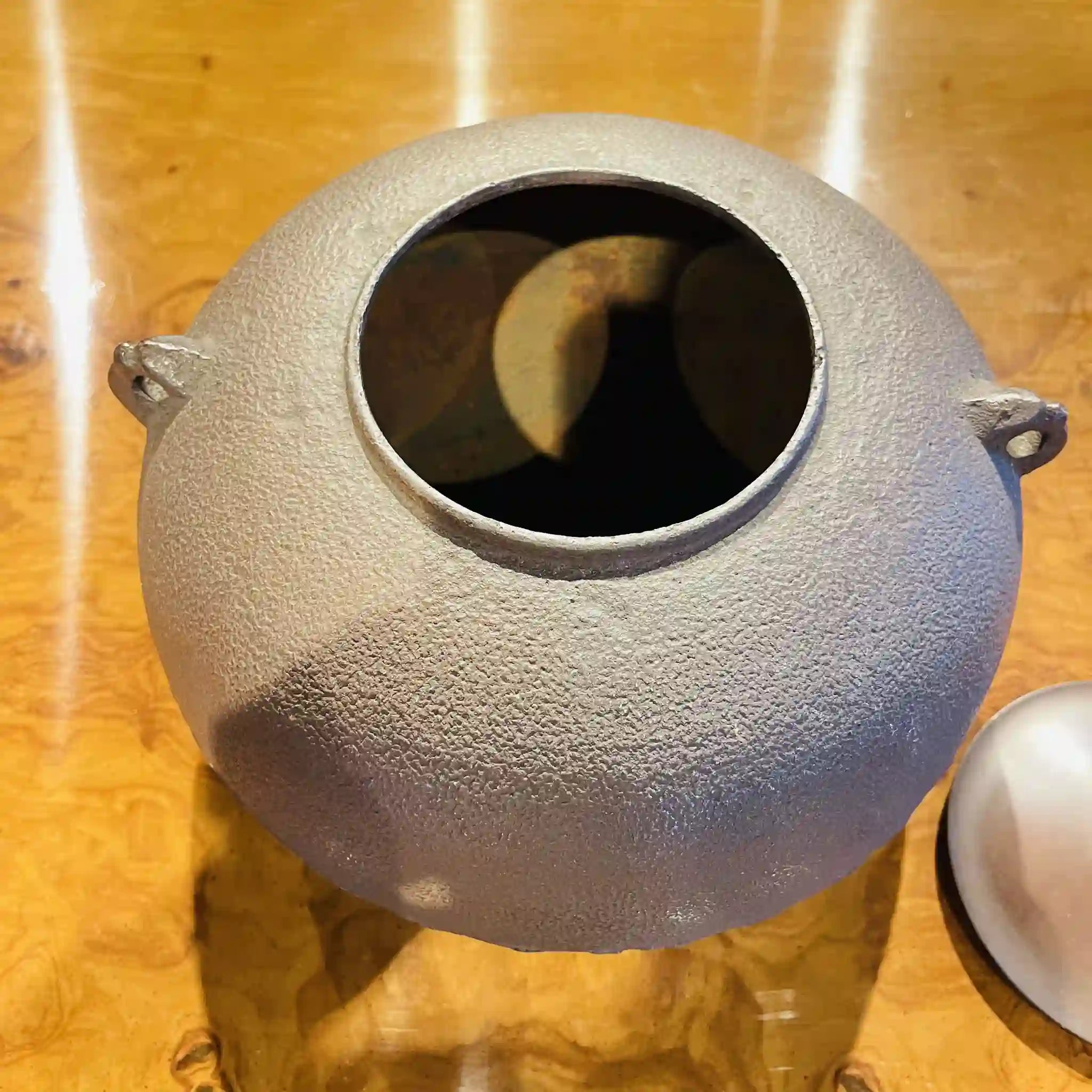 【骨董品】 茶道具 / 風炉釜 平丸 / 未使用,箱あり