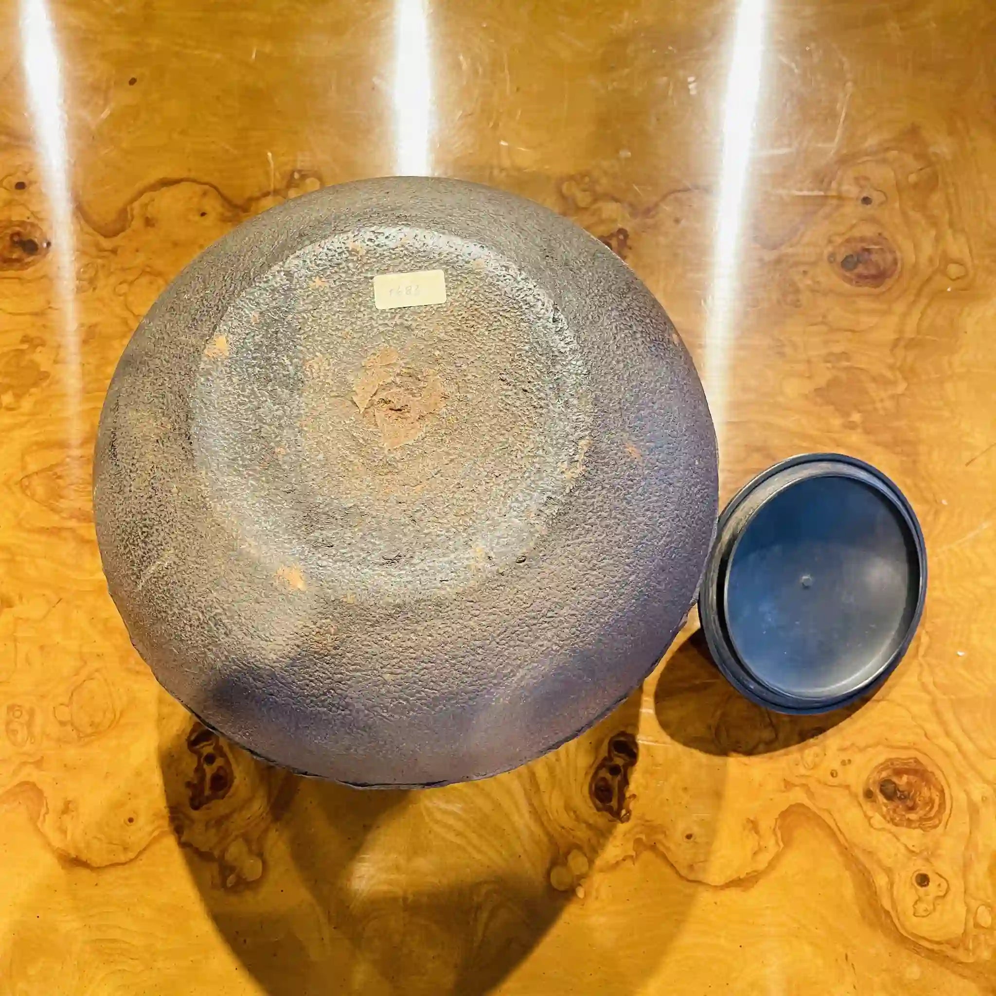 【骨董品】 茶道具 / 風炉釜 平丸 / 未使用,箱あり