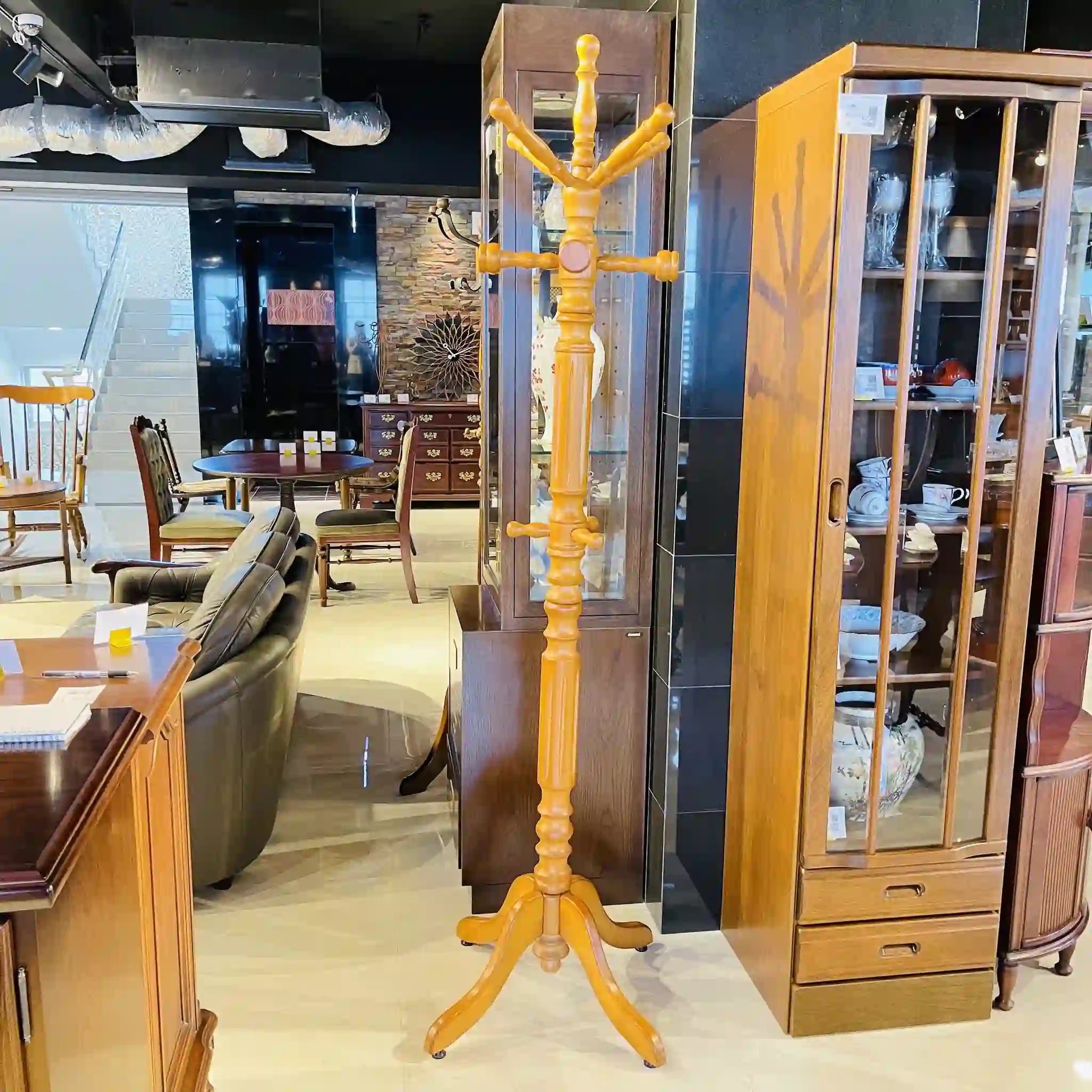 【リユース】 カントリー調ポールハンガー