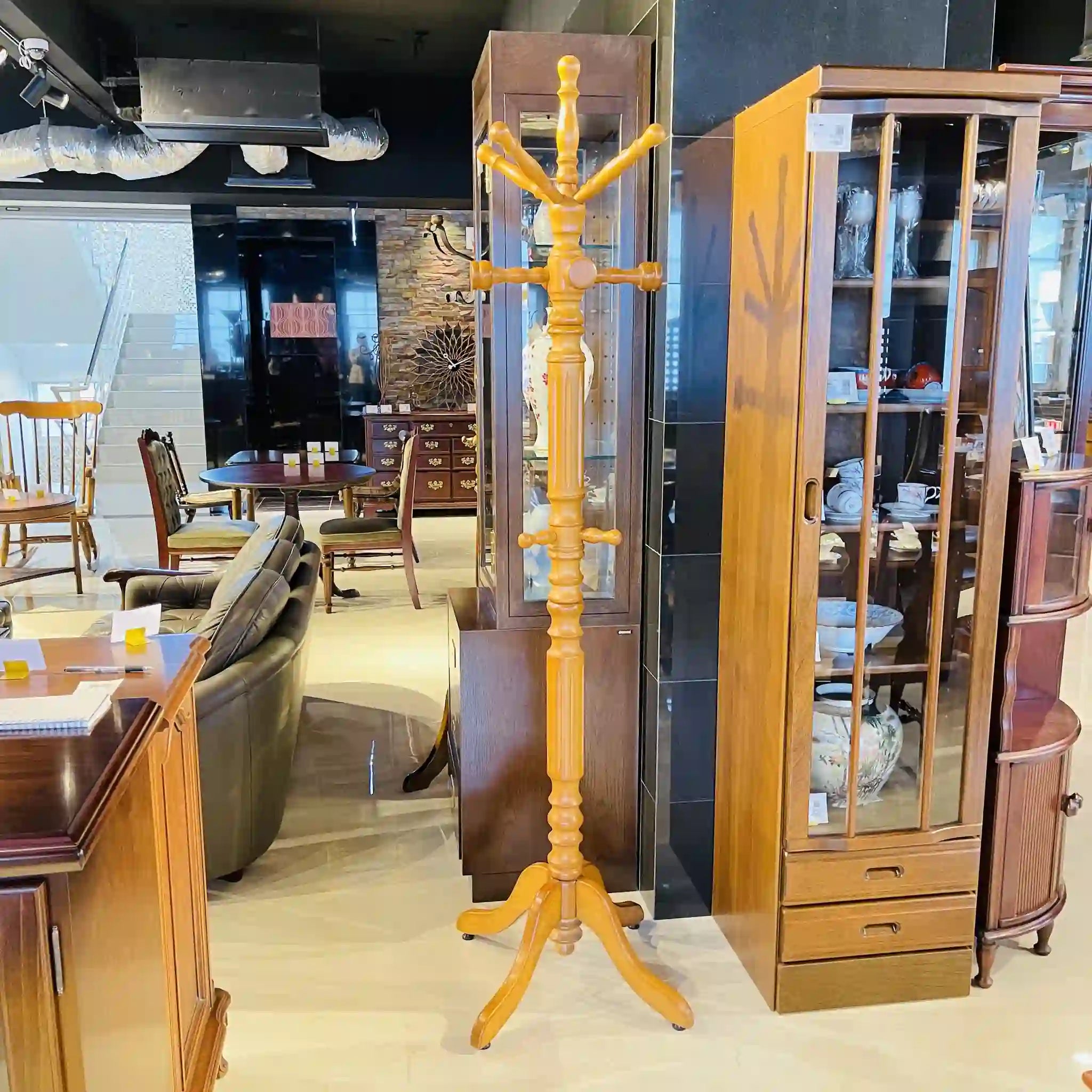 【リユース】 カントリー調ポールハンガー