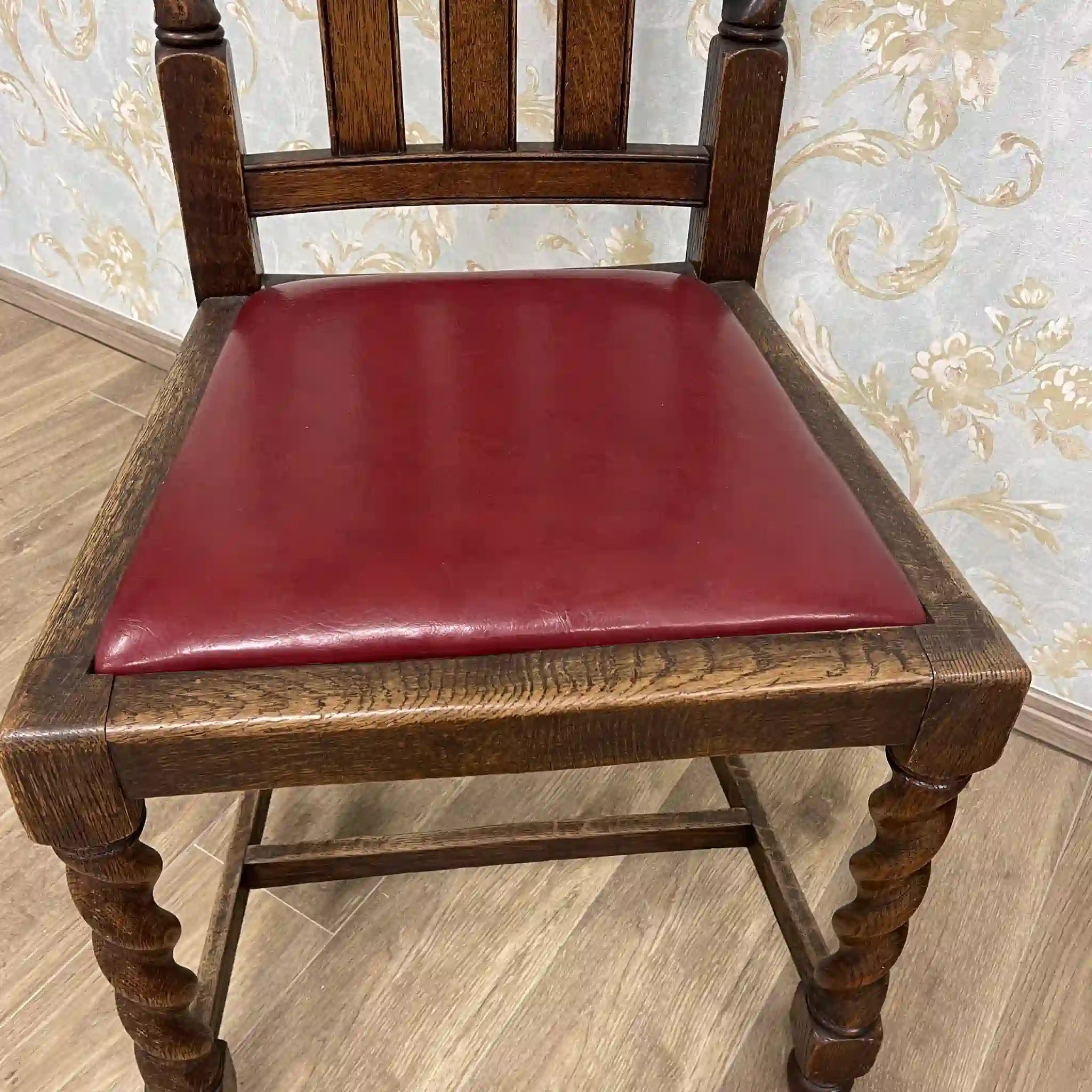 [Antique] Dining chair / Carolian style / Estimated early 19th century / Oak / England / Barley Sugar Twist, Slat Back, Grape