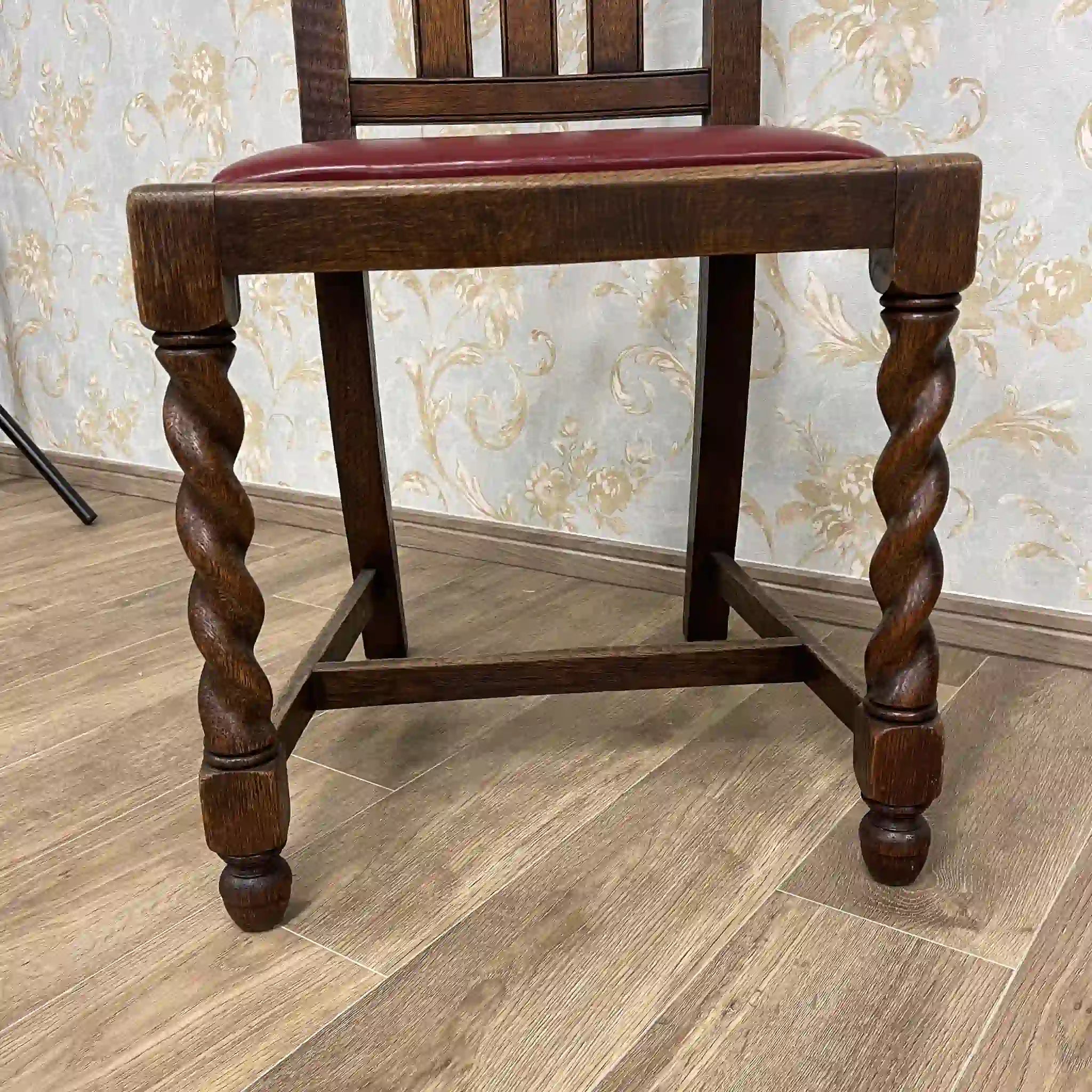 [Antique] Dining chair / Carolian style / Estimated early 19th century / Oak / England / Barley Sugar Twist, Slat Back, Grape