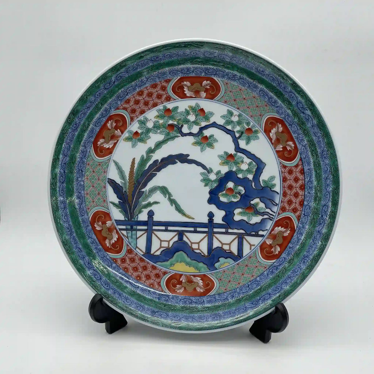 有田焼 / 飾皿 皿立て付 / 松九寿門 綿桃花絵 / Bone China / 日本 有田焼 / 飾皿 皿立て付 / 松九寿門 綿桃花絵 / Bone China / 日本