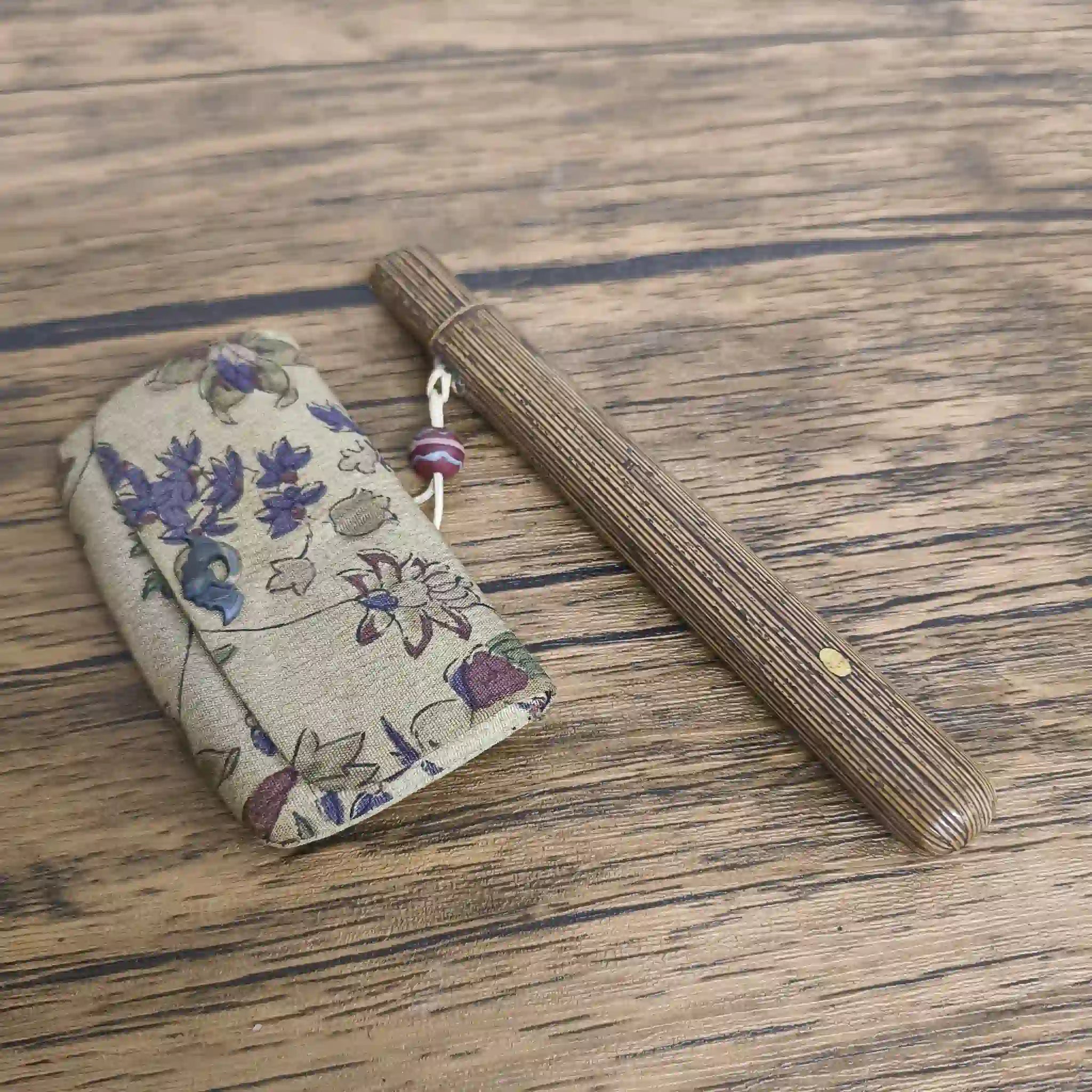 【骨董品】 煙管 (キセル) ・煙管入れ・叺 (カマス)3Pセット / 明治-昭和初期 (推定) / 真鍮 / 日本 / 羅宇煙管