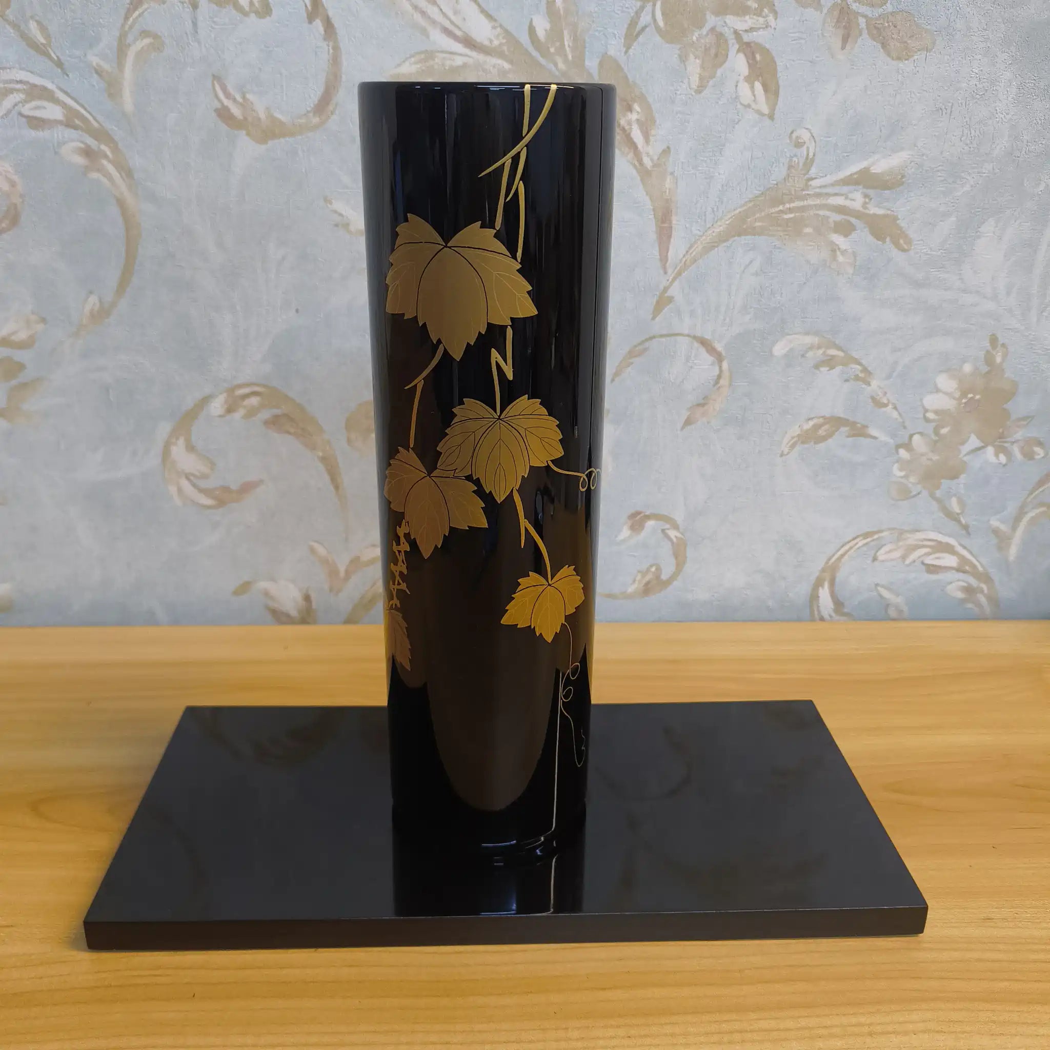 【ビンテージ】 花生 (花瓶) / 喜八 / 山中漆器 / 推定1970-80s / 漆器 / 日本 / 銅製落とし付, 箱付, 蔦