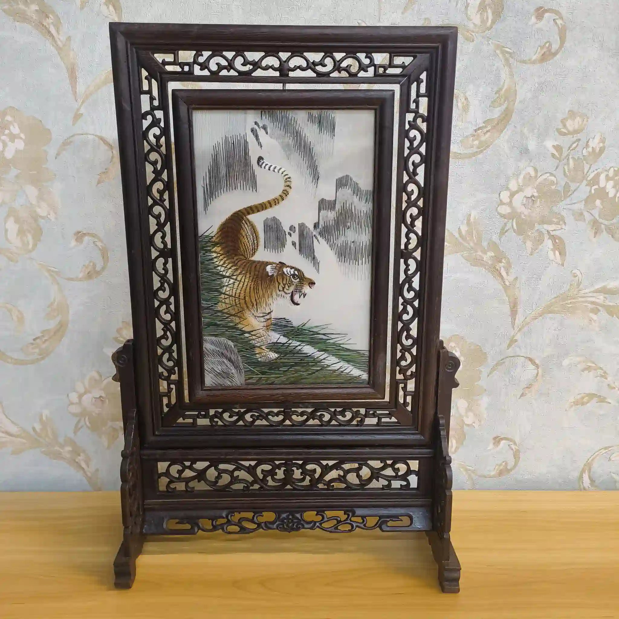 【アート/装飾品】 蘇州刺繍 (両面刺繍) / 推定20C後期 / 絹 / 中国 / 虎, 透かし彫り