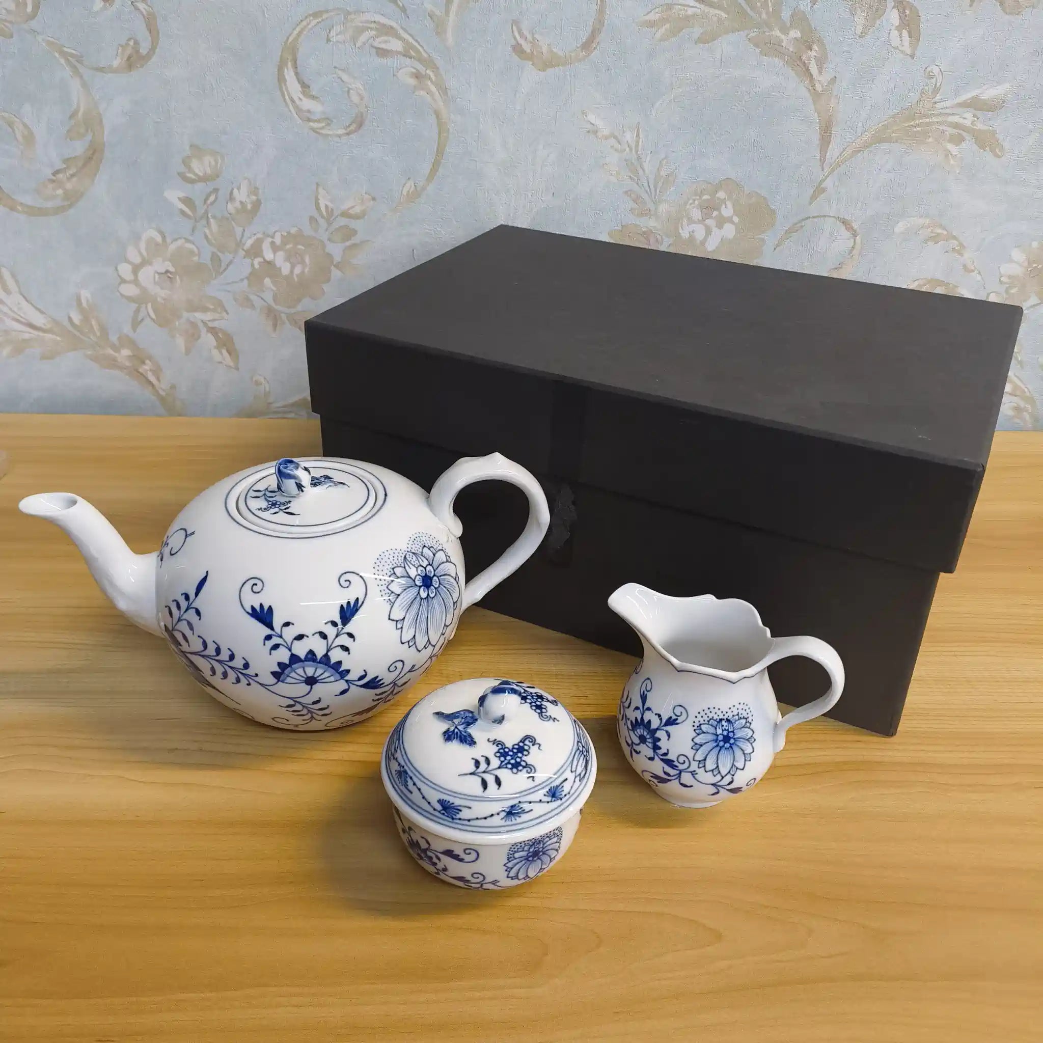 【リユース】 ティーセット (ティーポット, クリーマー, シュガーポット) / Meissen (マイセン) / Blue Onion / 推定20C後期 / 磁器 / ドイツ