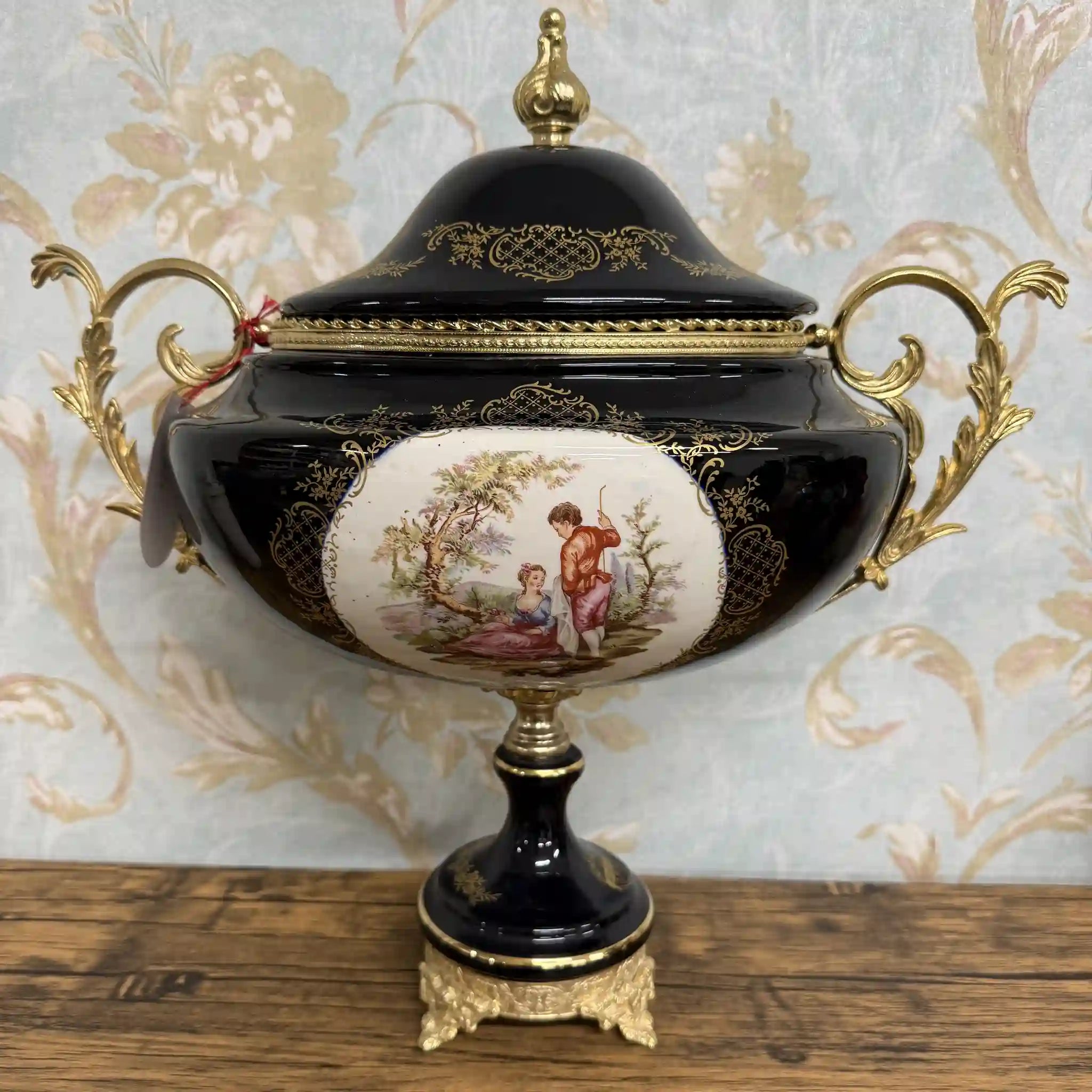 【ビンテージ】 スーピエール(飾壺) / C.A.S. / リモージュ焼 / 20世紀 / 磁器 / フランス / 金彩,ロココ・スクロール