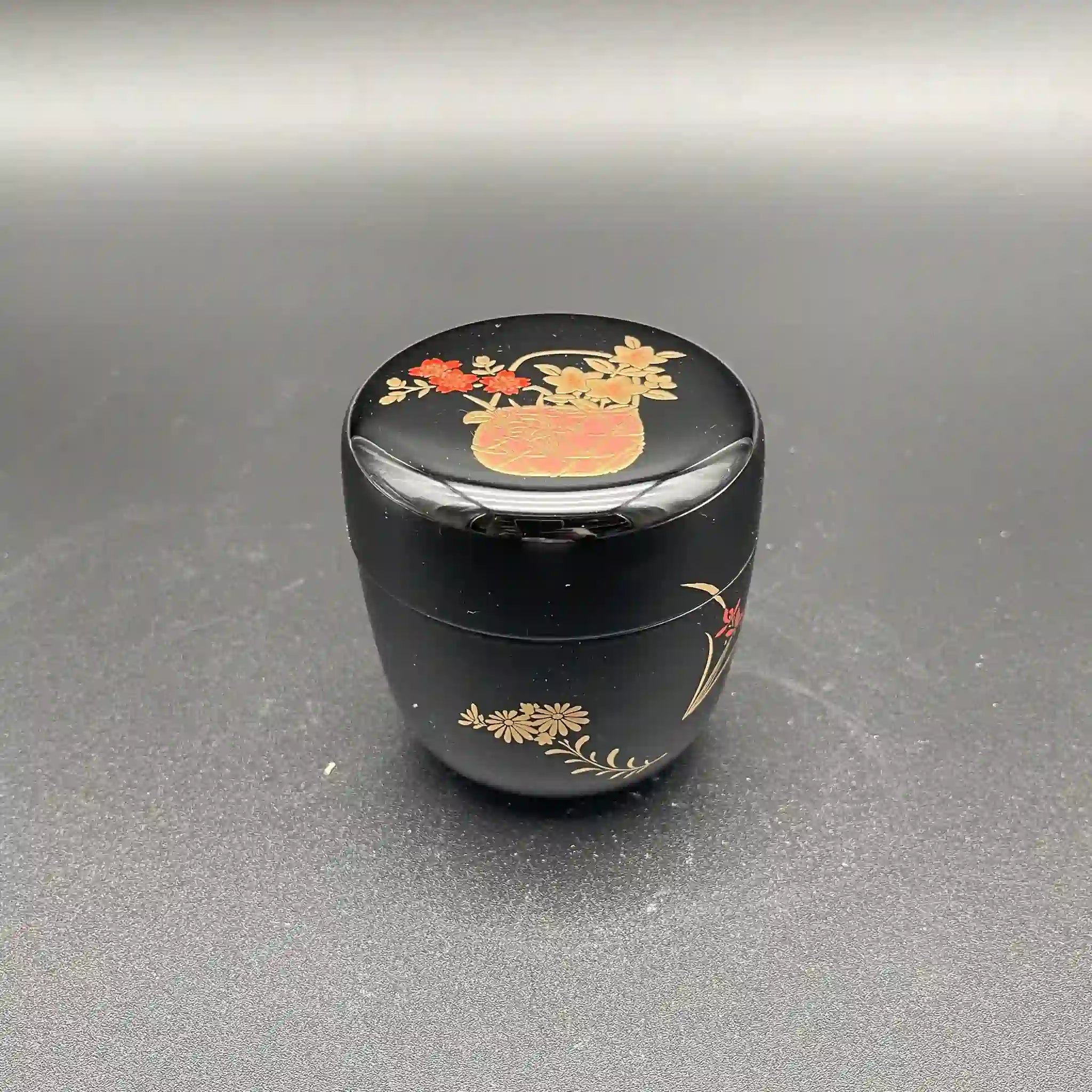 【骨董品】 茶道具一式 / 茶棚,茶碗,茶入れ,薄茶 ,茶筅,茶杓,建水,蓋置,箱,未使用