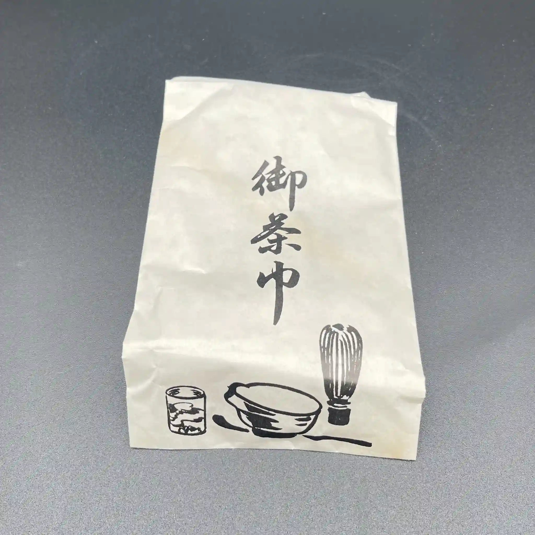 【骨董品】 茶道具一式 / 茶棚,茶碗,茶入れ,薄茶 ,茶筅,茶杓,建水,蓋置,箱,未使用
