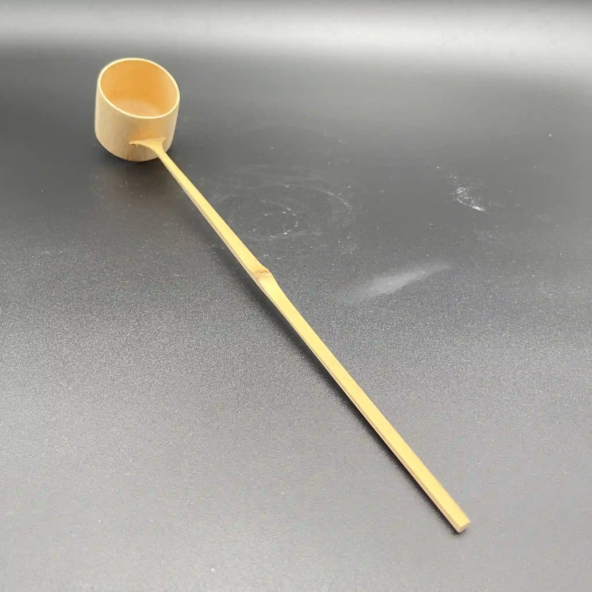 【骨董品】 茶道具一式 / 茶棚,茶碗,茶入れ,薄茶 ,茶筅,茶杓,建水,蓋置,箱,未使用