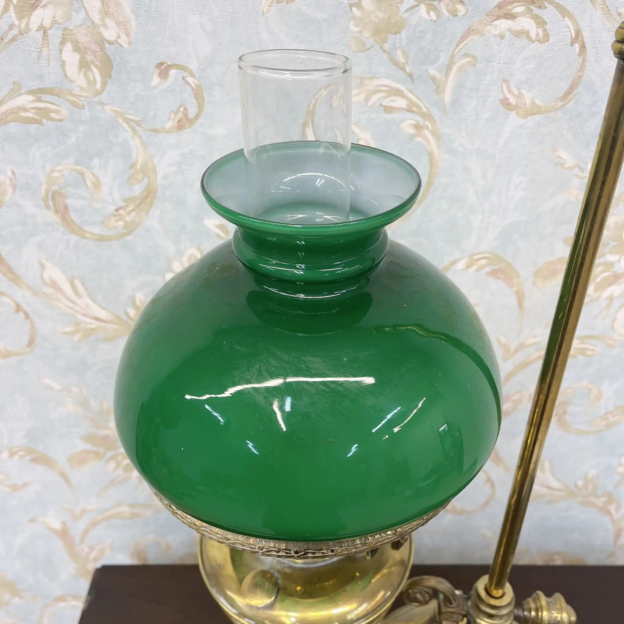 [Antique] Oil lamp / Victorian style / Late 19th century - early 20th century (estimated) / Brass / England / Student lamp