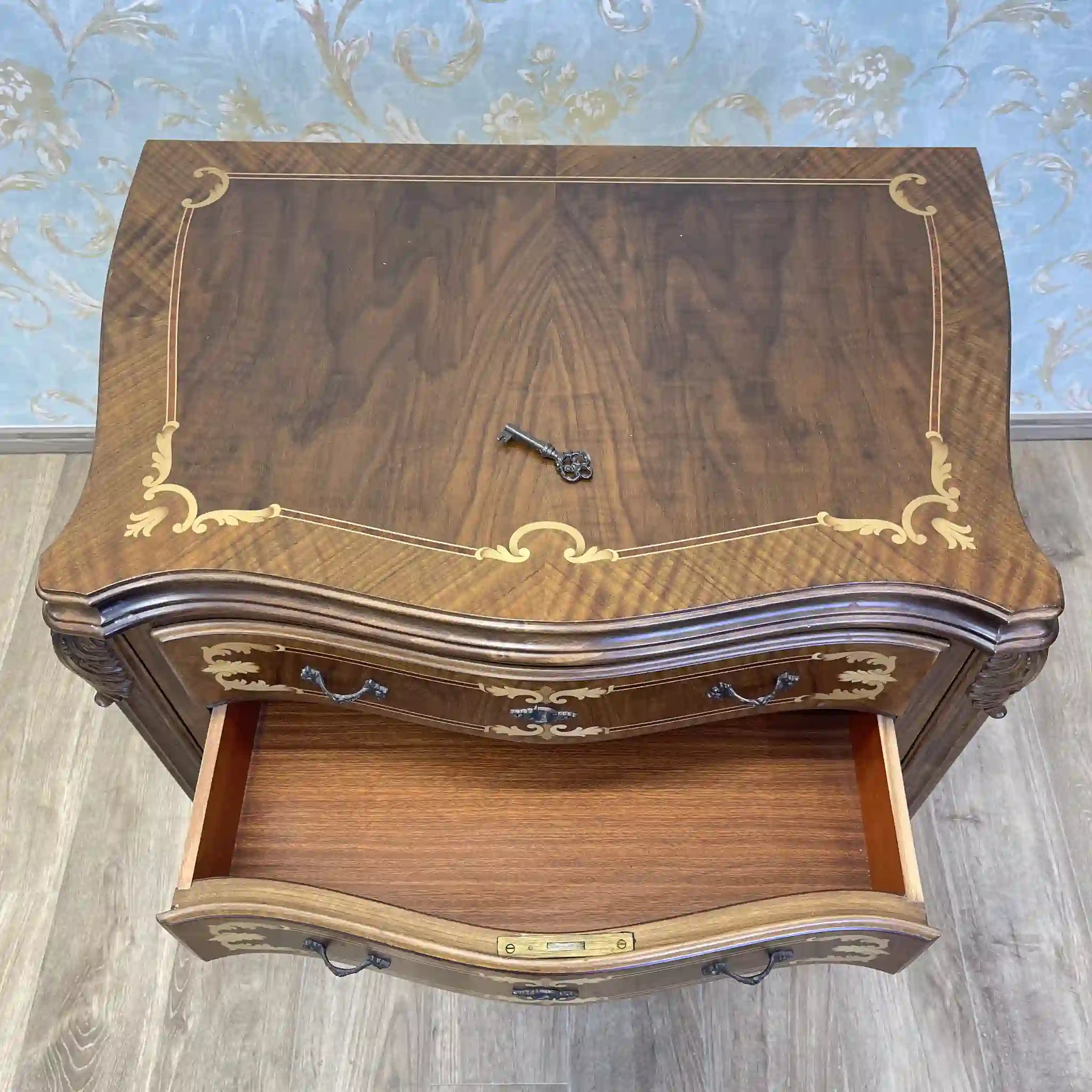 【アンティーク】 サーペンタイン型チェスト / フランス / 象嵌,猫脚