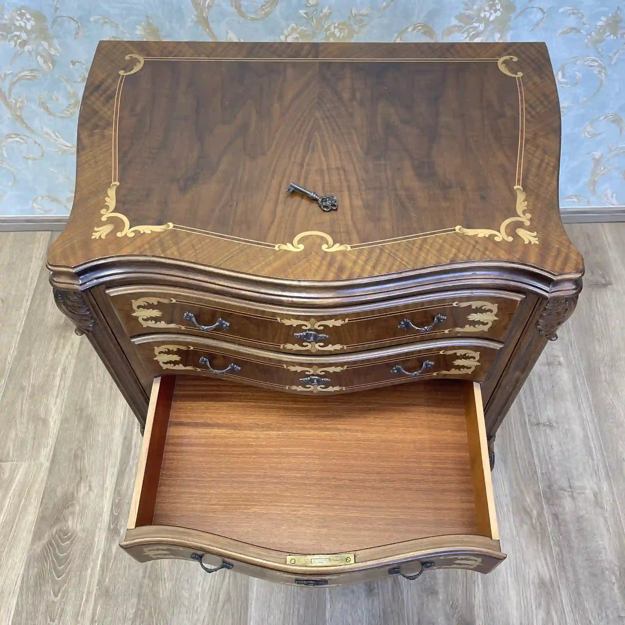 【アンティーク】 サーペンタイン型チェスト / フランス / 象嵌,猫脚