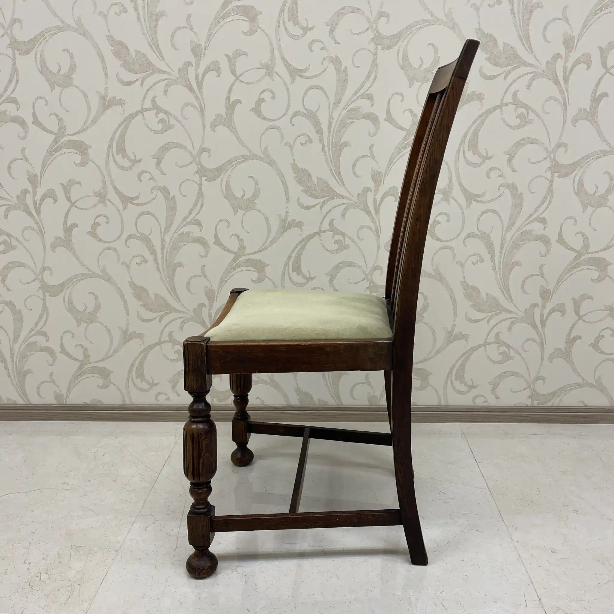 [Vintage] Dining chair / Estimated early mid-20s / Oak / England / Bullboss legs