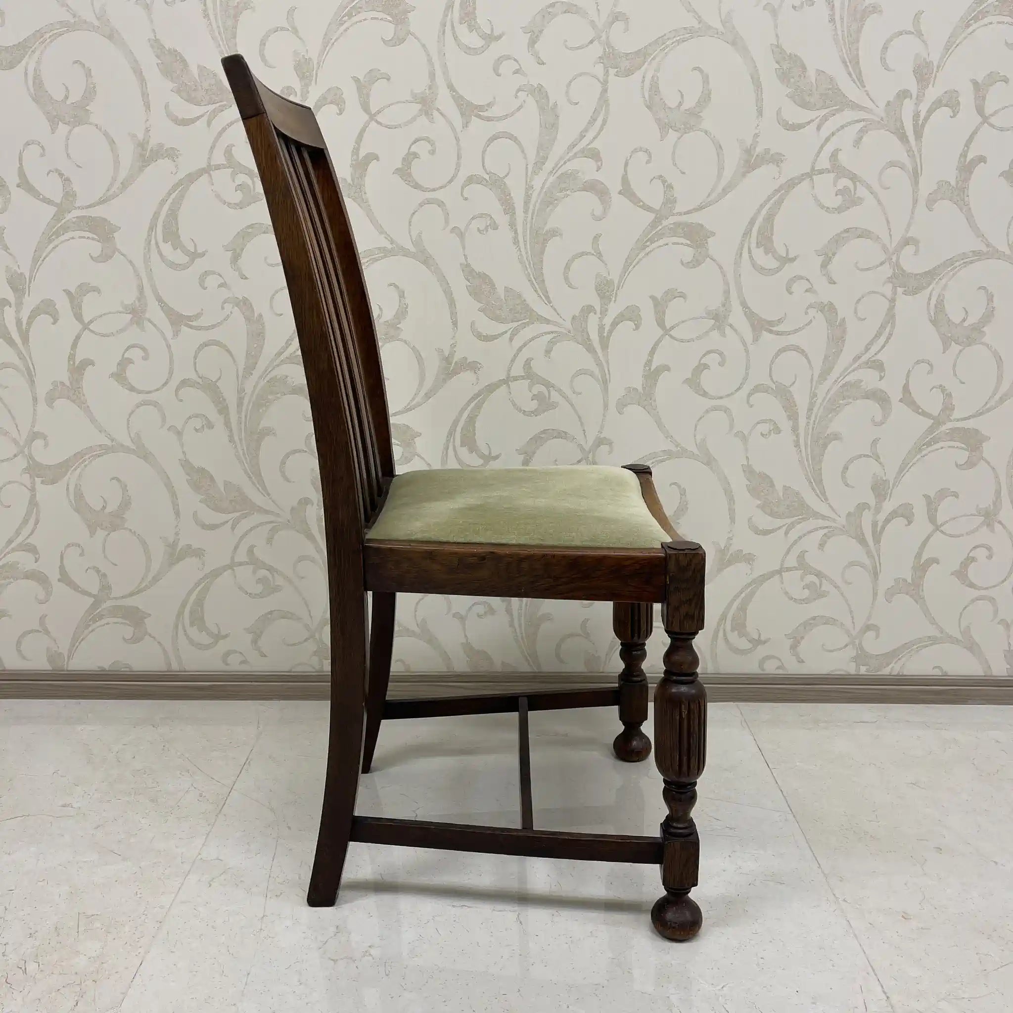 [Vintage] Dining chair / Estimated early mid-20s / Oak / England / Bullboss legs