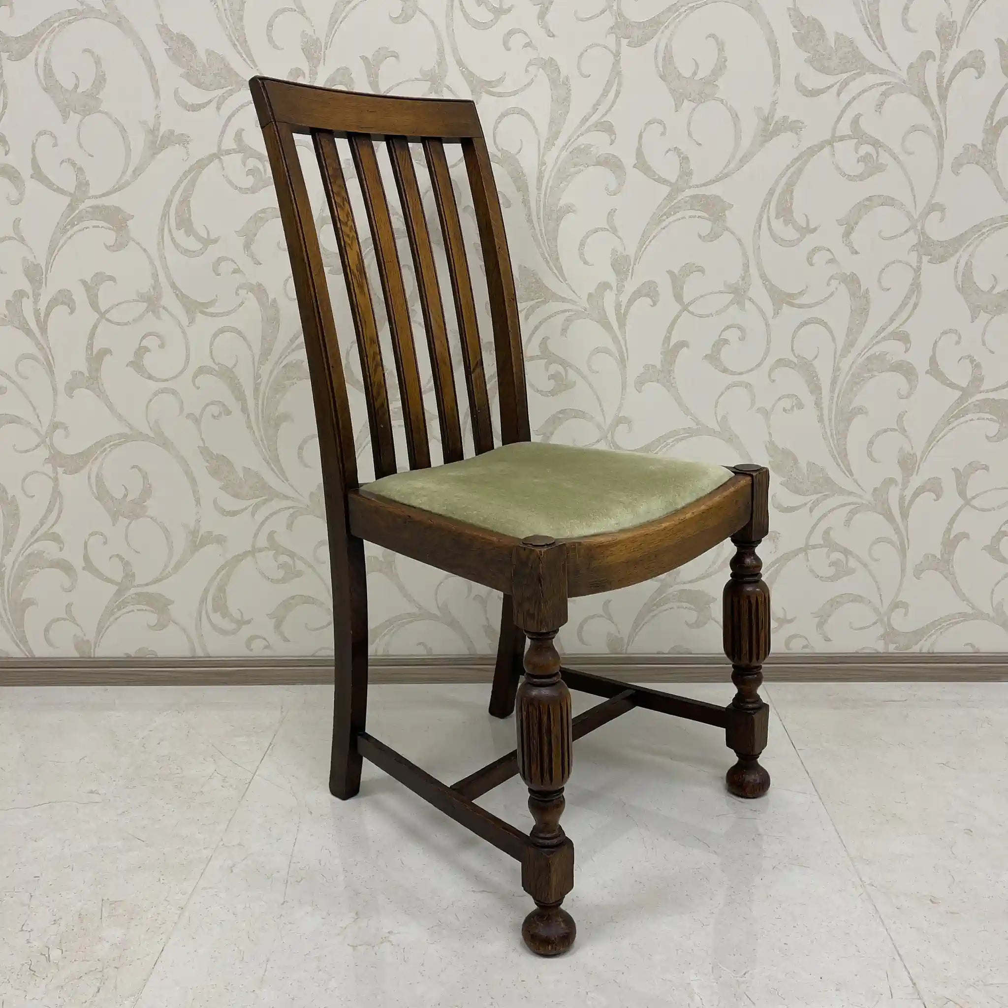 [Vintage] Dining chair / Estimated early mid-20s / Oak / England / Bullboss legs