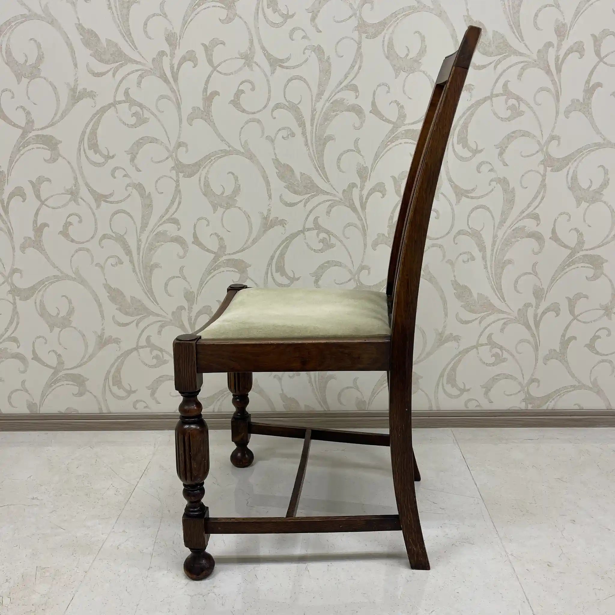 [Vintage] Dining chair / Estimated early mid-20s / Oak / England / Bullboss legs