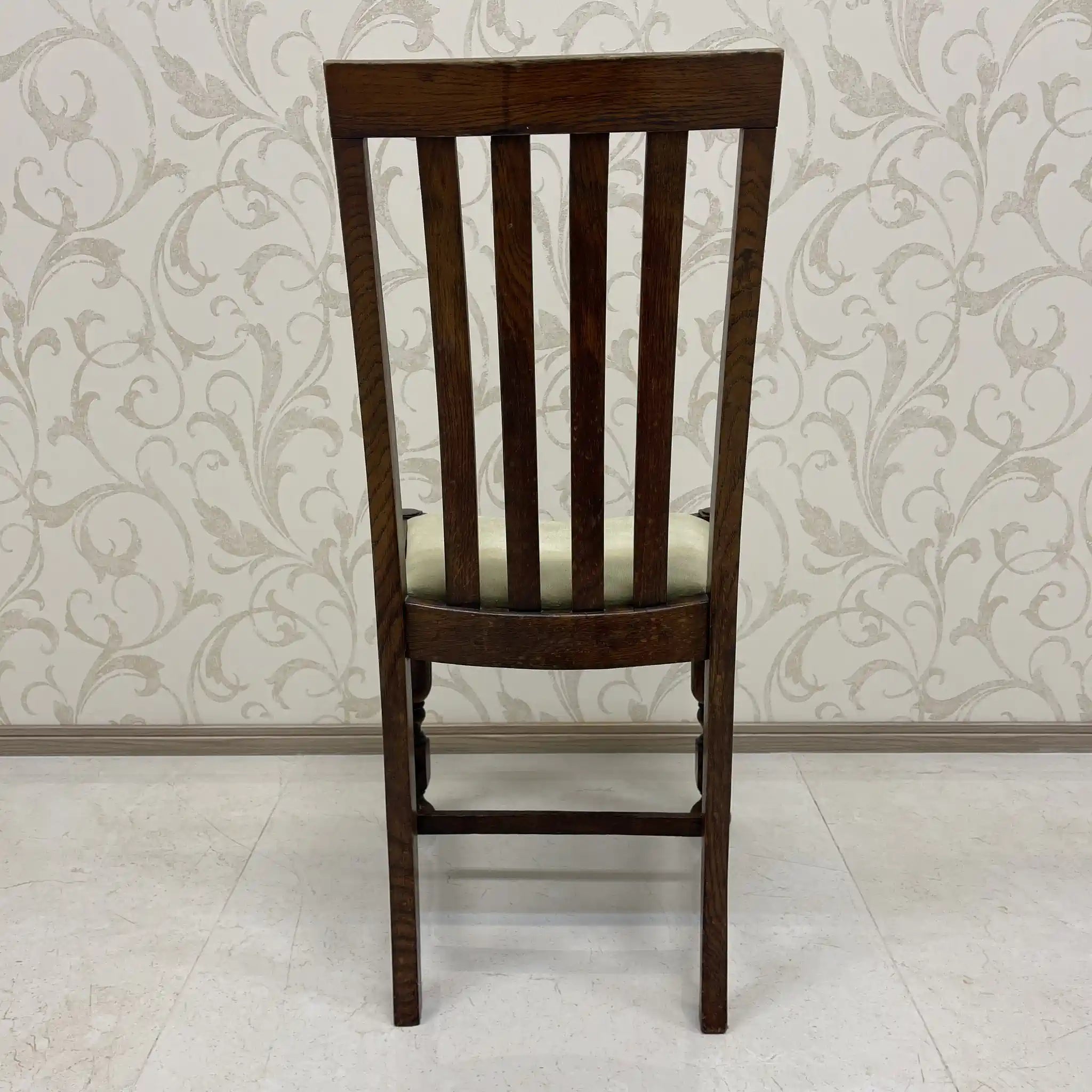 [Vintage] Dining chair / Estimated early mid-20s / Oak / England / Bullboss legs