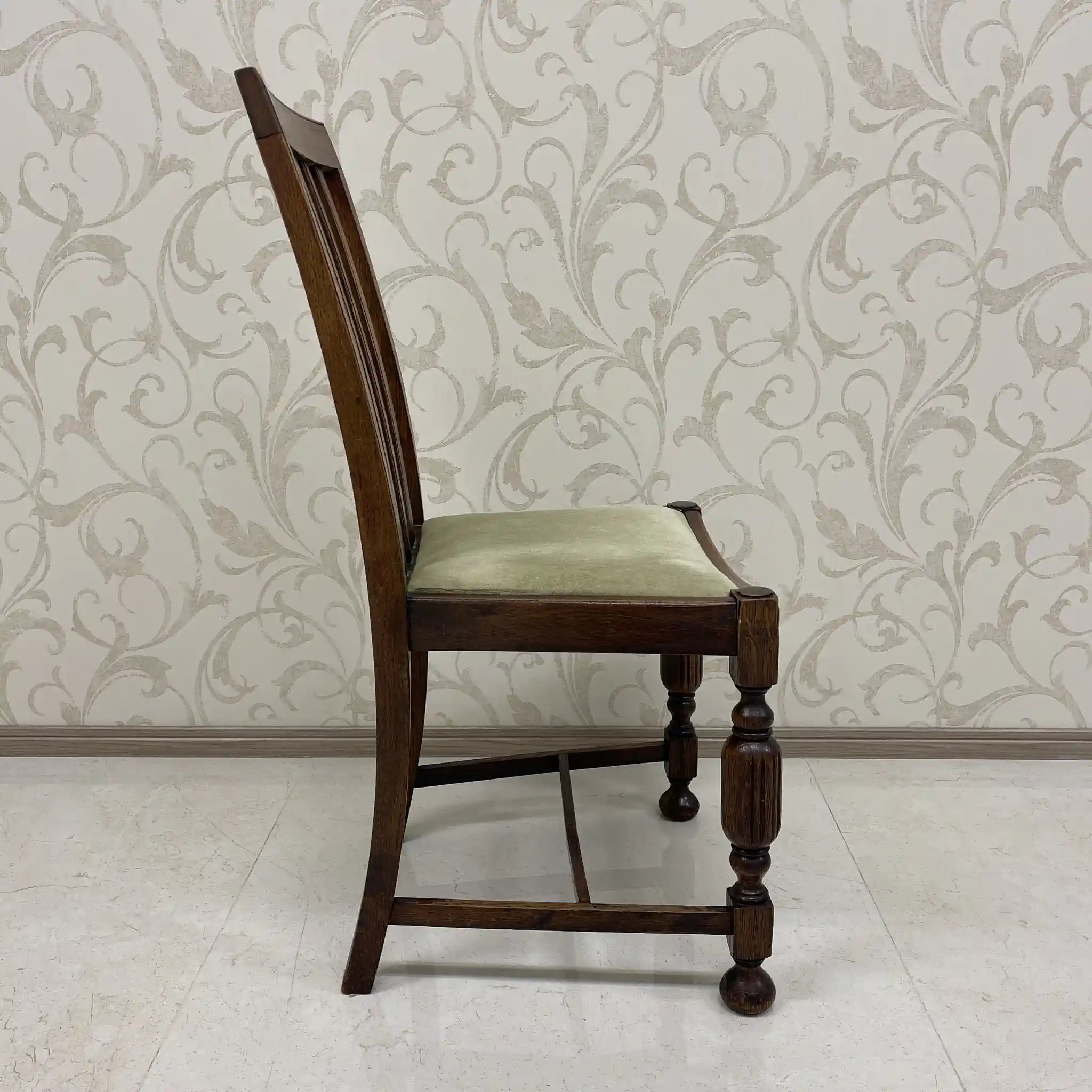 [Vintage] Dining chair / Estimated early mid-20s / Oak / England / Bullboss legs