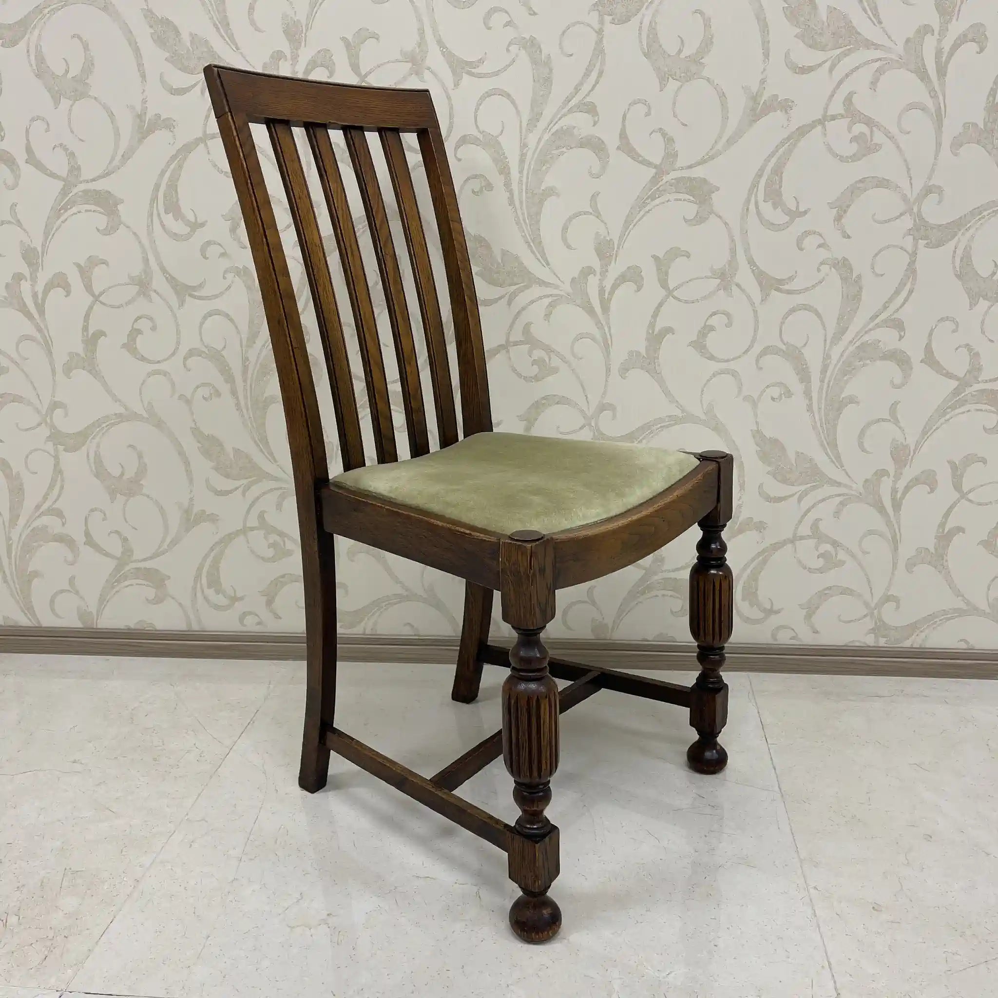 [Vintage] Dining chair / Estimated early mid-20s / Oak / England / Bullboss legs