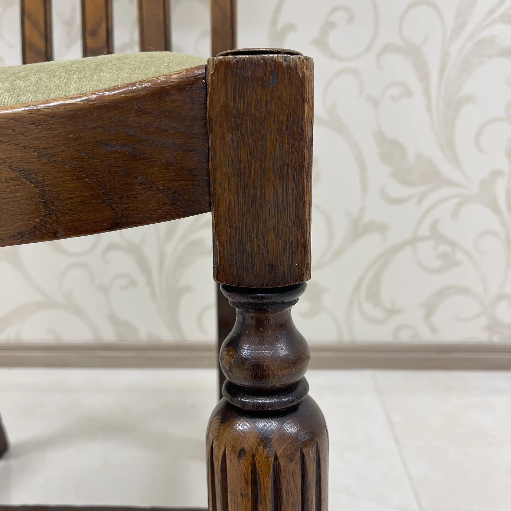 [Vintage] Dining chair / Estimated early mid-20s / Oak / England / Bullboss legs