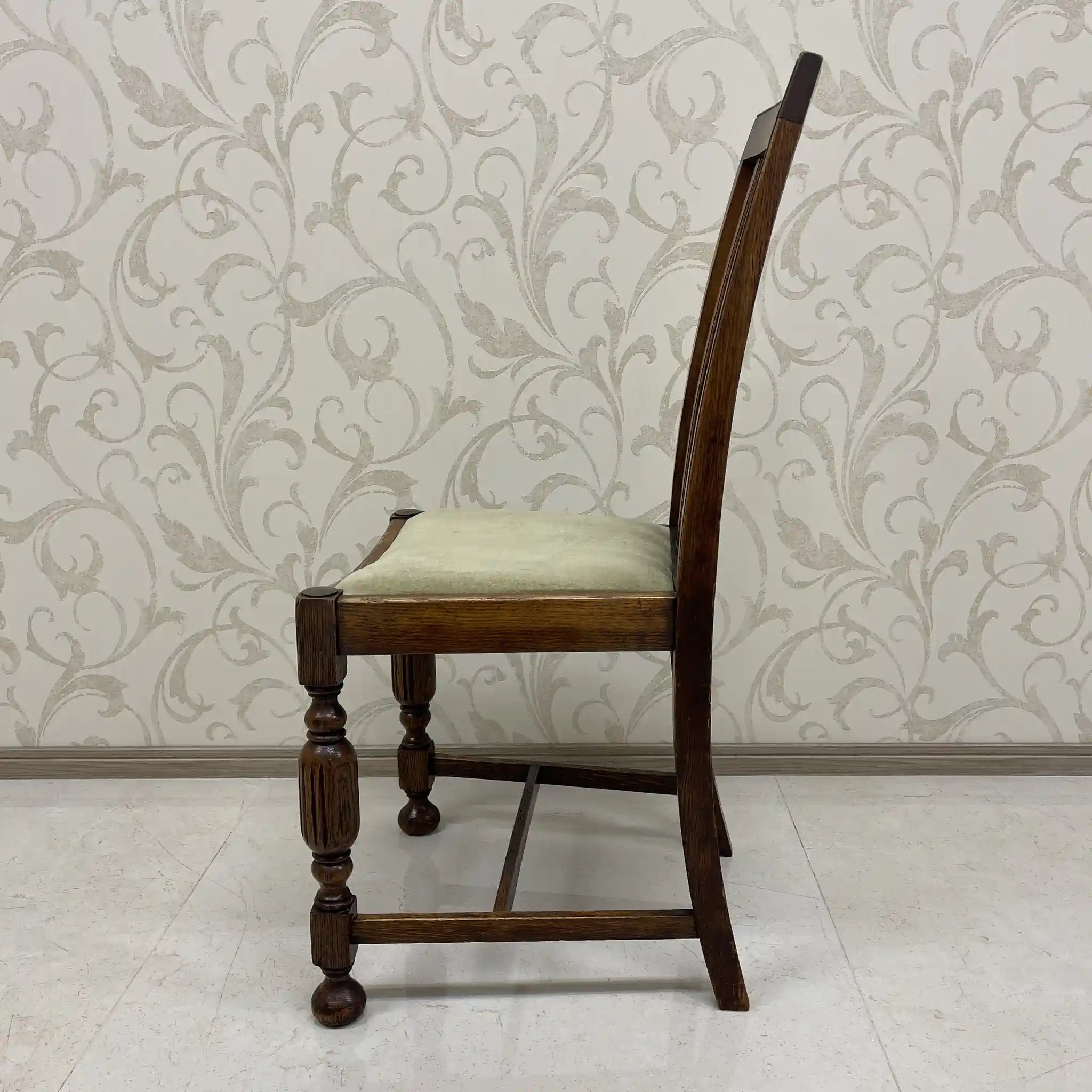 [Vintage] Dining chair / Estimated early mid-20s / Oak / England / Bullboss legs