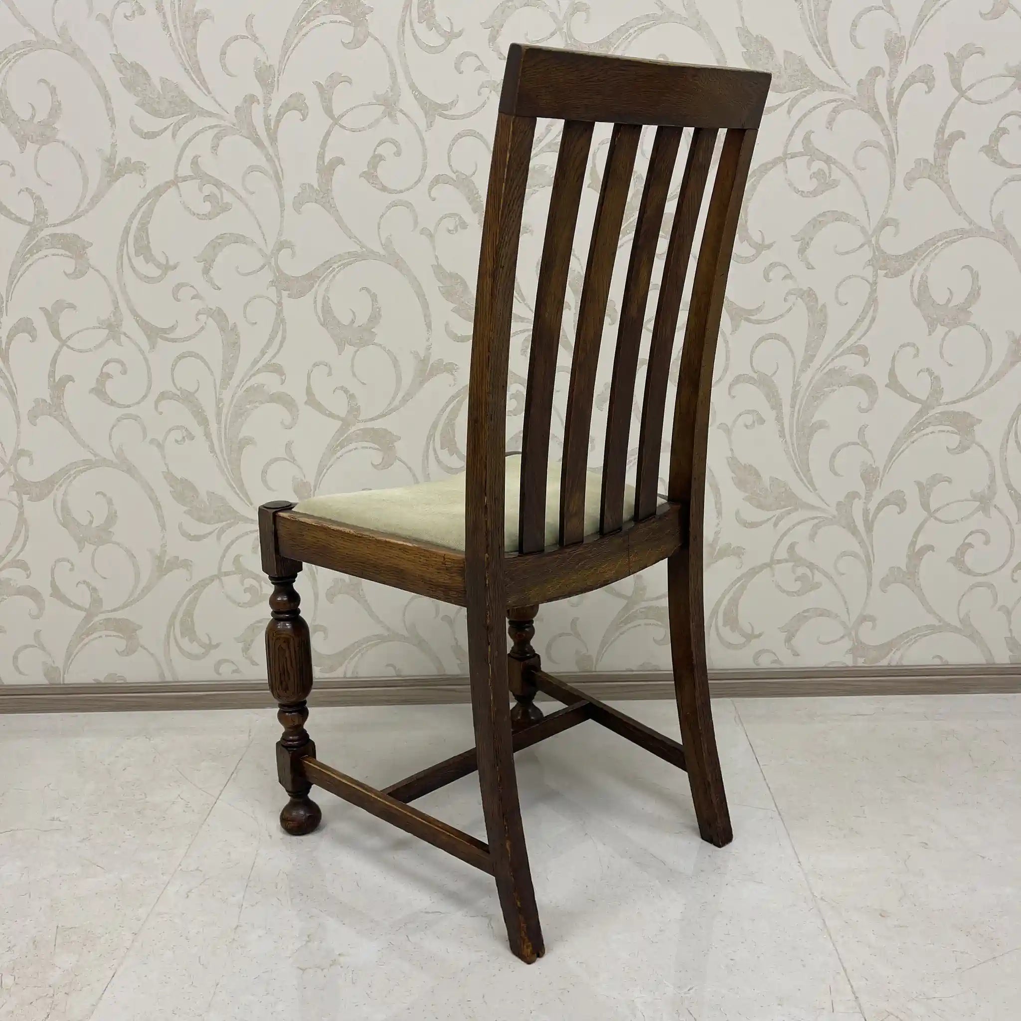 [Vintage] Dining chair / Estimated early mid-20s / Oak / England / Bullboss legs