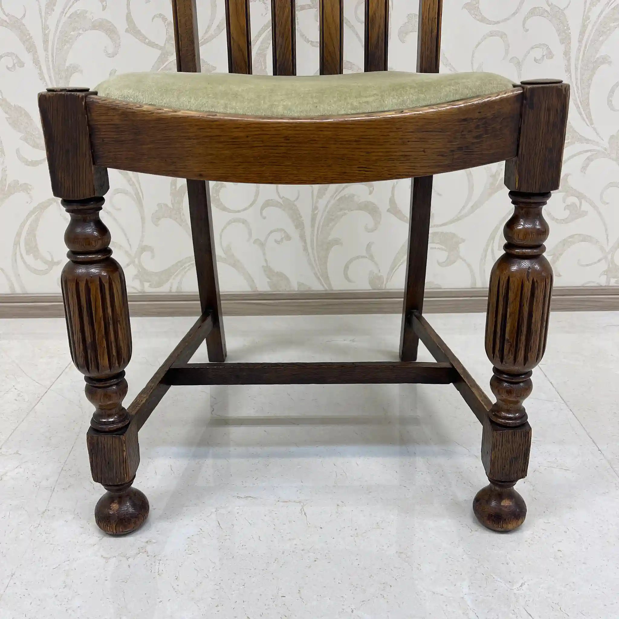 [Vintage] Dining chair / Estimated early mid-20s / Oak / England / Bullboss legs