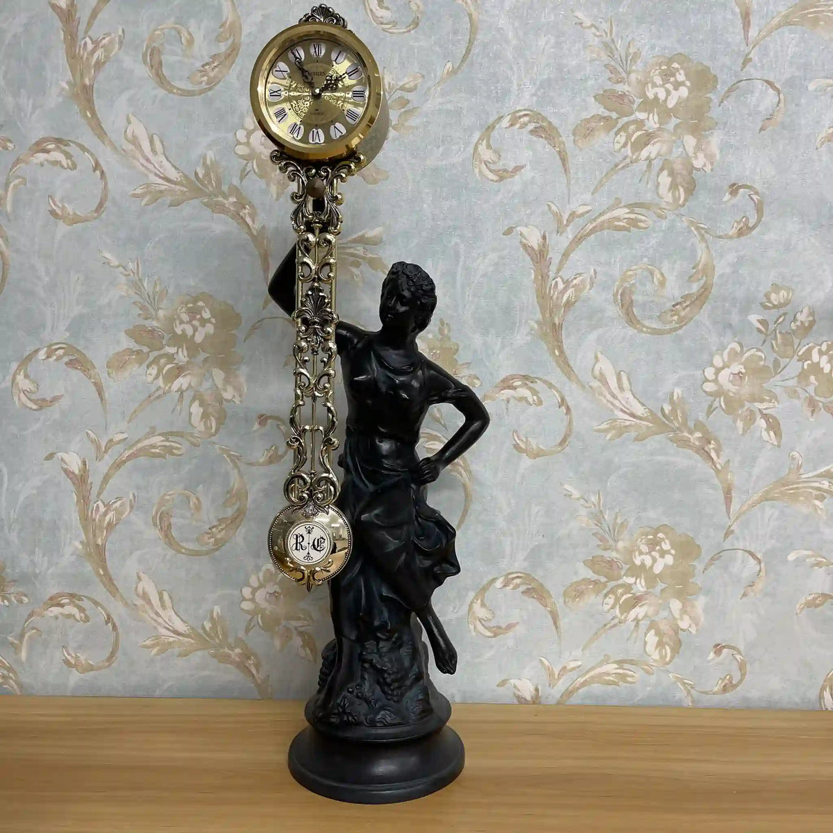 Vintage] Table clock / Citizen / Estimated 1970-80s / Resin