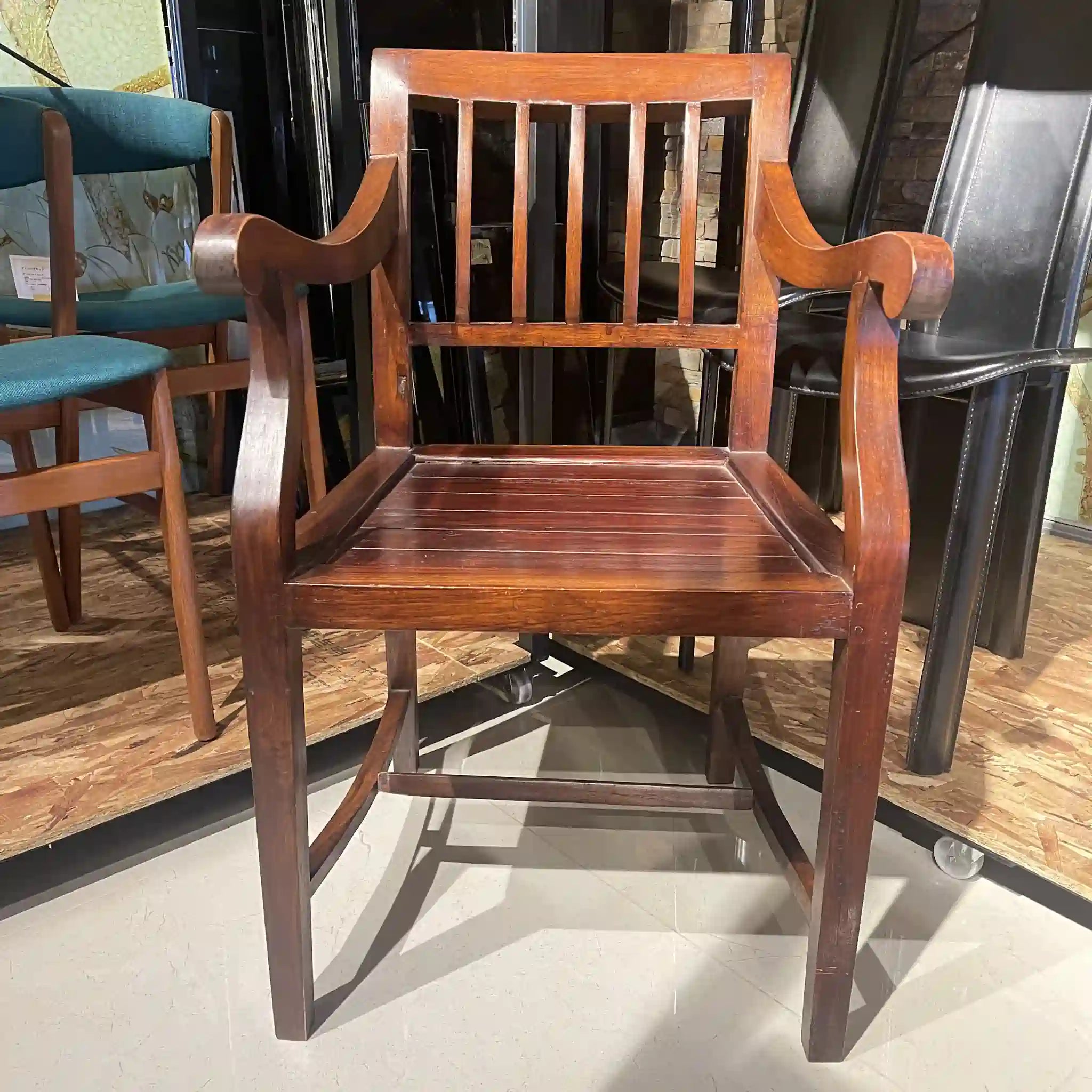 【アンティーク】 カーバーエルボーチェア / スクロールアーム / チーク材 / イギリス / イギリス直輸入