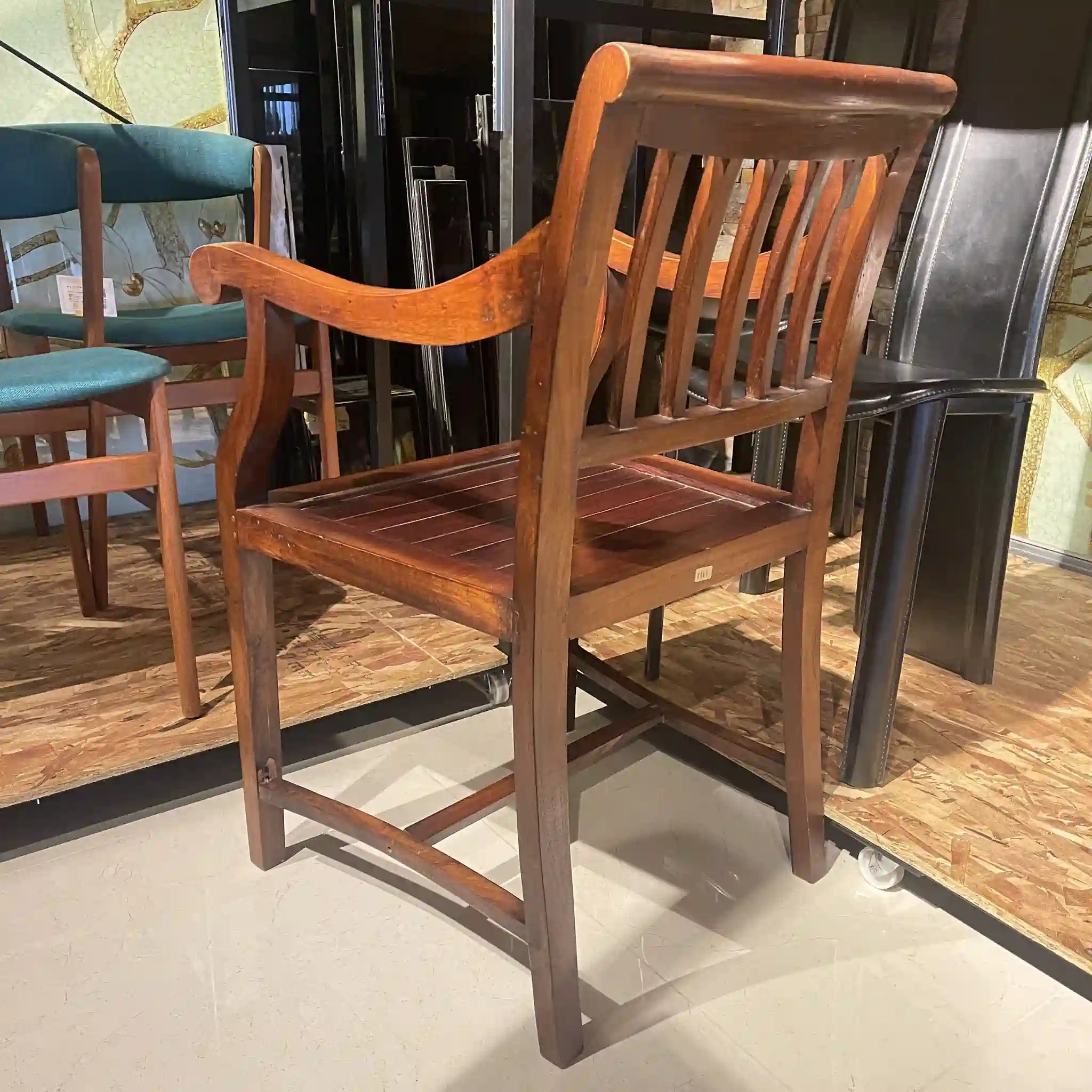 【アンティーク】 カーバーエルボーチェア / スクロールアーム / チーク材 / イギリス / イギリス直輸入