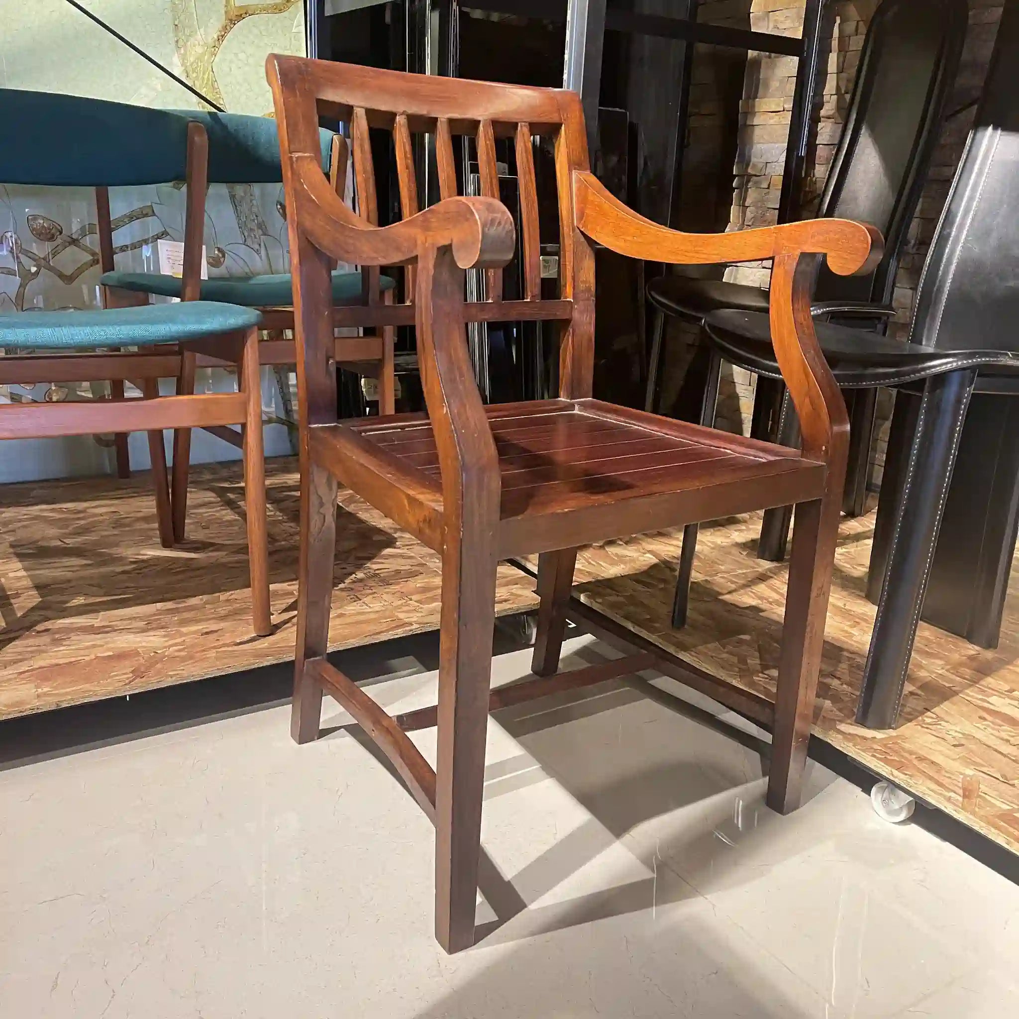 【アンティーク】 カーバーエルボーチェア / スクロールアーム / チーク材 / イギリス / イギリス直輸入