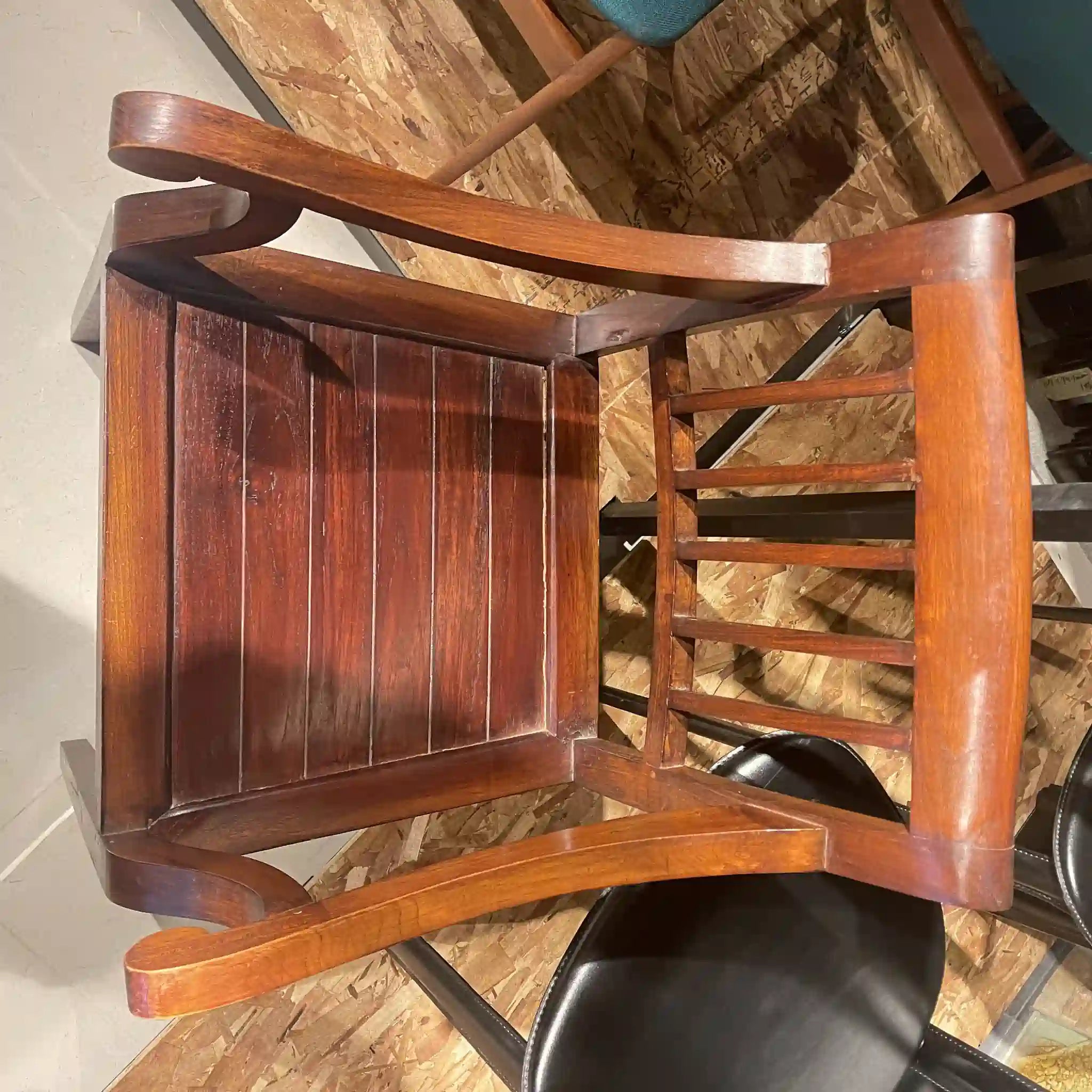 【アンティーク】 カーバーエルボーチェア / スクロールアーム / チーク材 / イギリス / イギリス直輸入